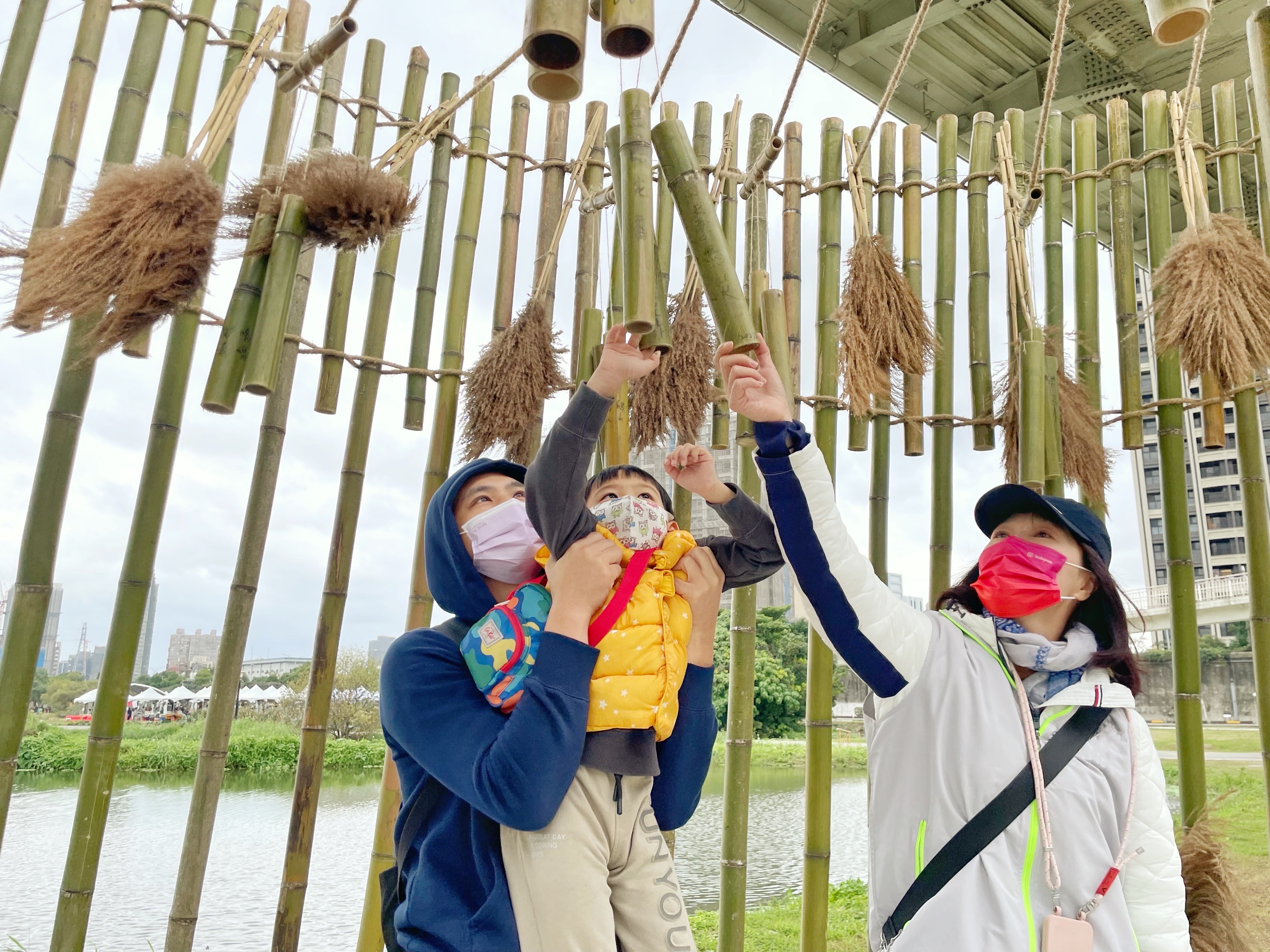 本年度以「川流堆疊」為主題，代表著河川與濕地生生不息的水文環境