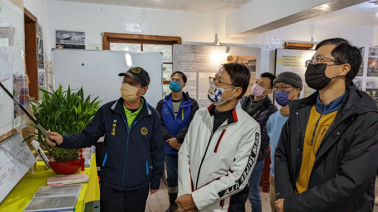 副市長陳純敬於瑞芳猴硐礦工文史館聽取簡報