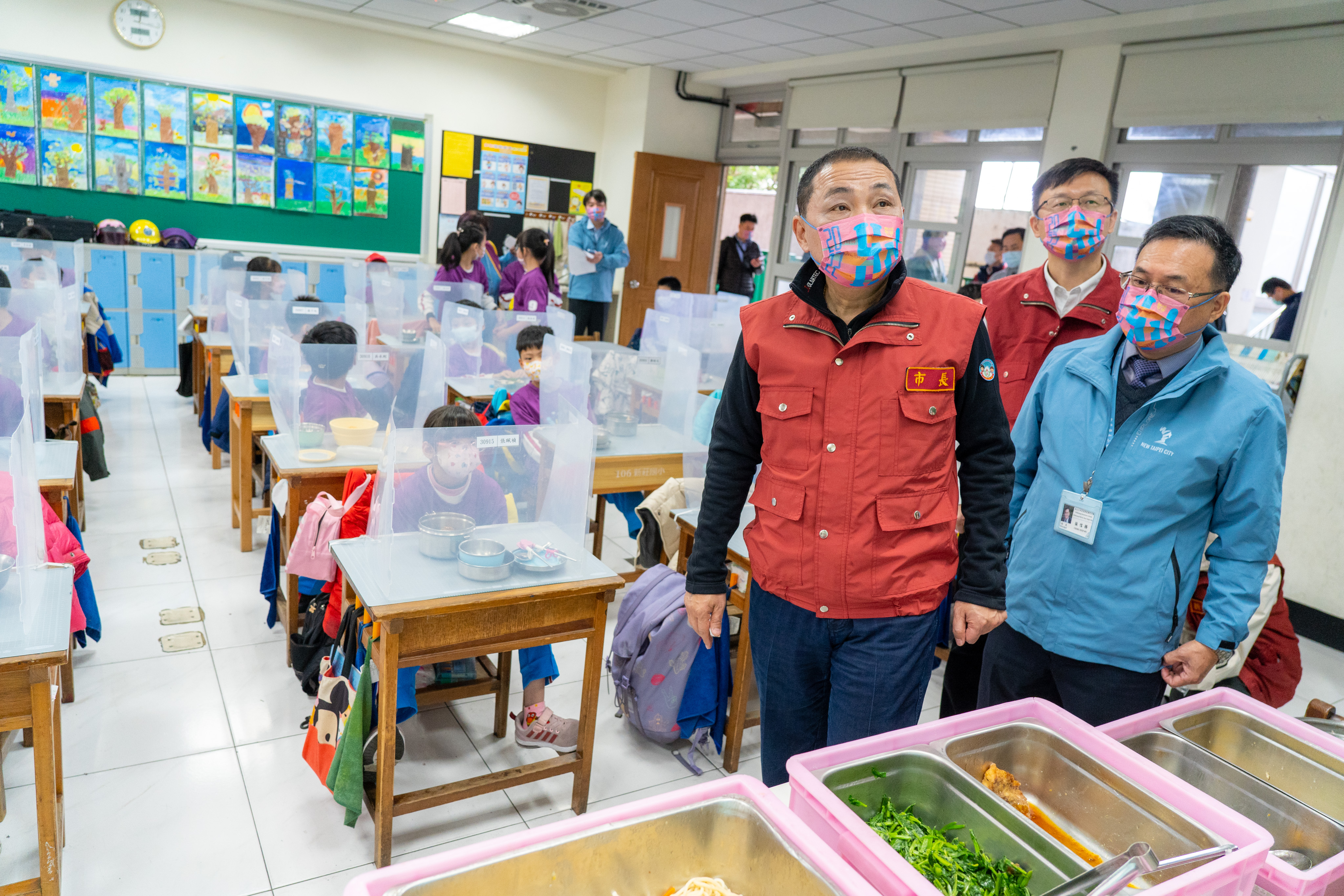 侯友宜市長逐一檢視用餐環境及取餐動線
