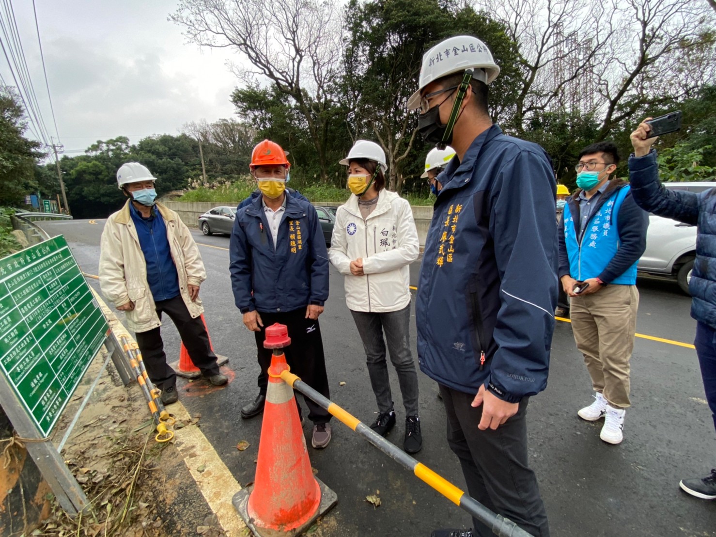 白議員關心西湖里簡易自來水工程