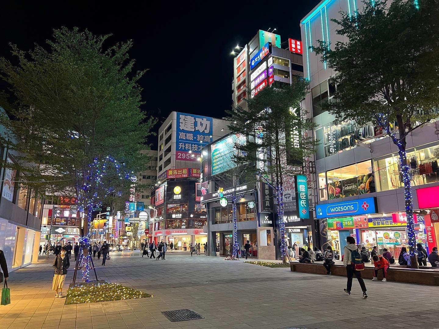 圖為已完工的板橋區重慶路行人徒步區。
