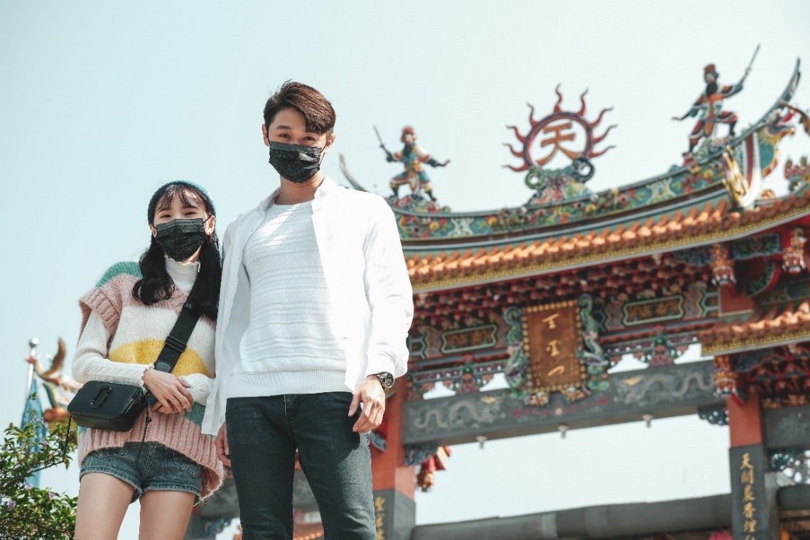 配合防疫，全程都要戴好口罩
