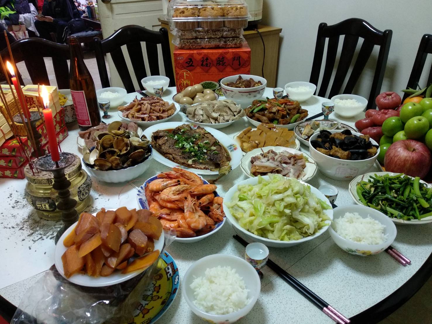 替犬貓加菜除了要注意不要有骨頭、魚刺殘留、太油膩的食物不僅讓犬貓肥滋滋，還可能會傷害身體健康。