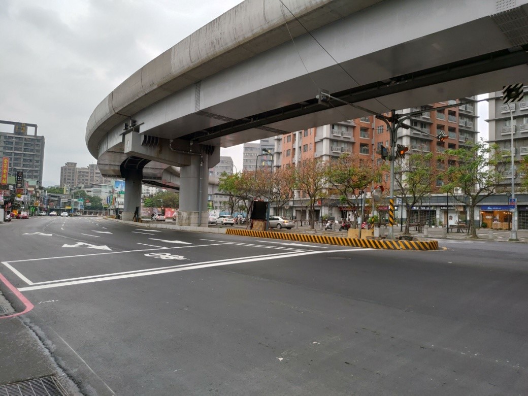 三峽區國慶路圍籬拆除後現況