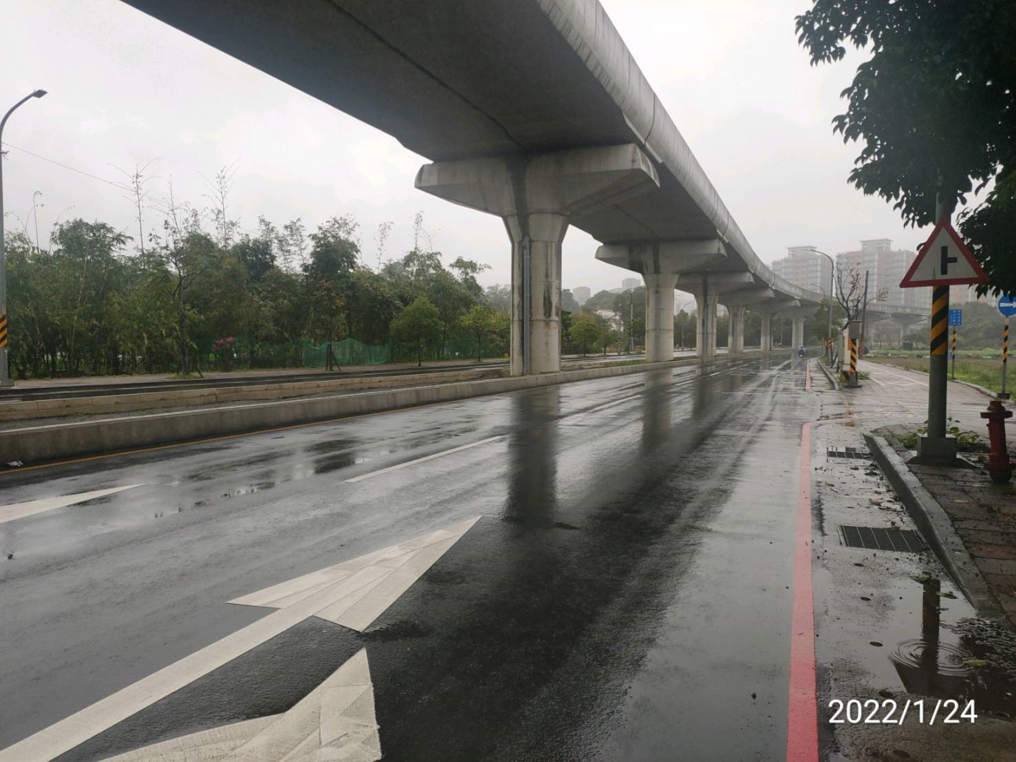 三峽籠埔路圍籬撤除後現況