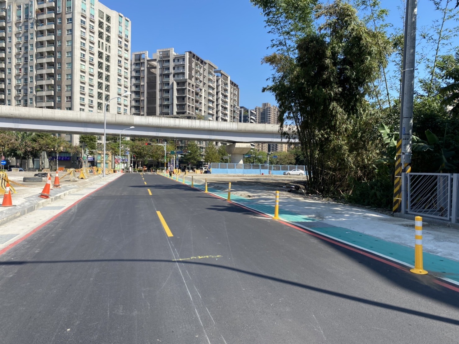 三峽國成街至國慶路瓶頸打通工程改善後街道整齊劃一形成對比