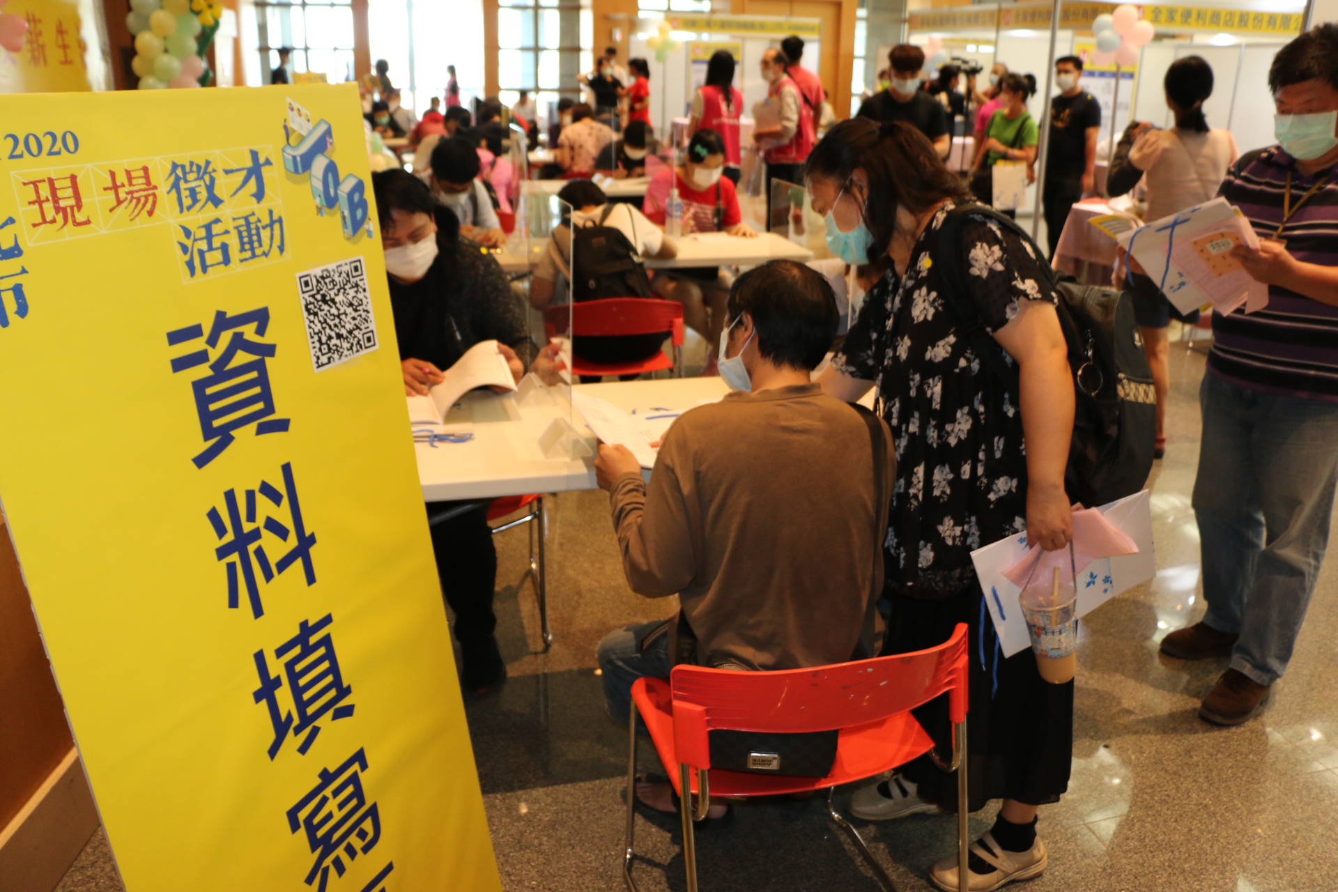 本週五的新北就業博覽會，將釋出50家廠商、2800職缺，現場並設有履歷填寫區供求職民眾