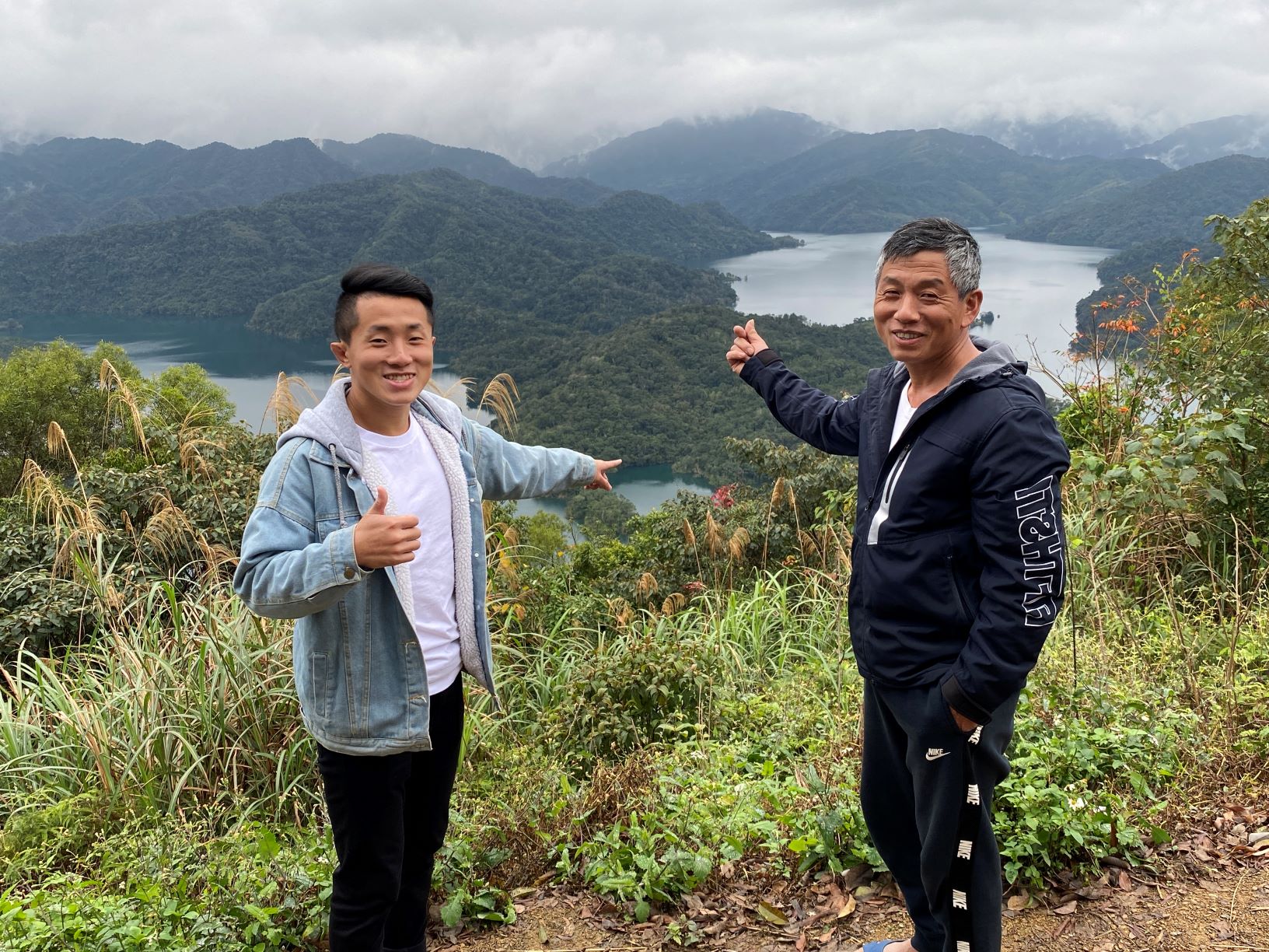 葉文鵬茶園可遠眺鱷魚島景點