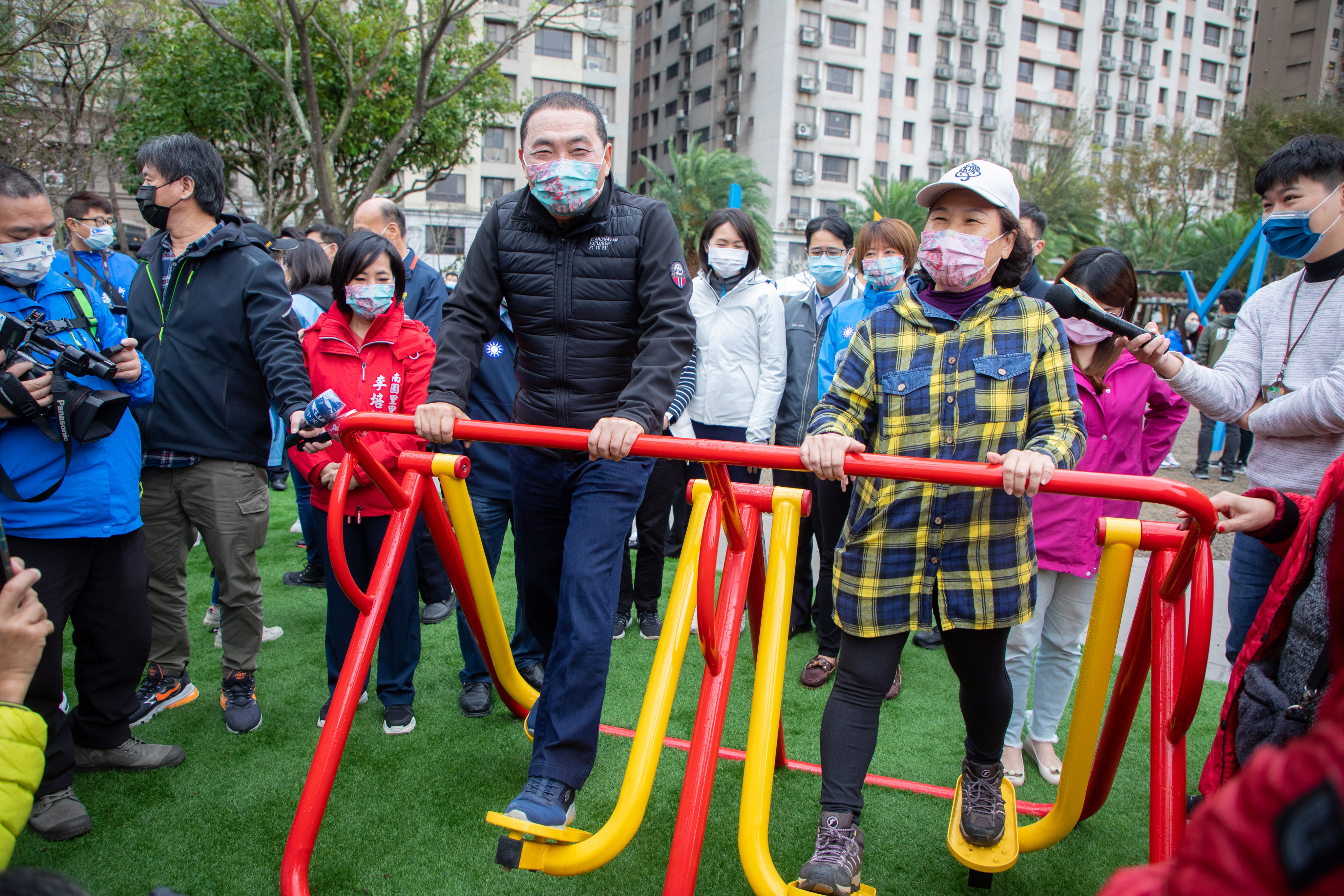 新北市積極打造公園全齡化或特色共融遊戲場，提供市民更完善的公園休憩空間