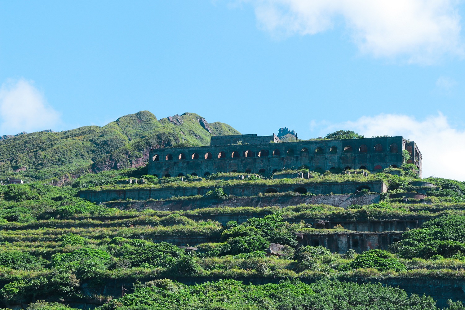 宛若山城的十三層遺址