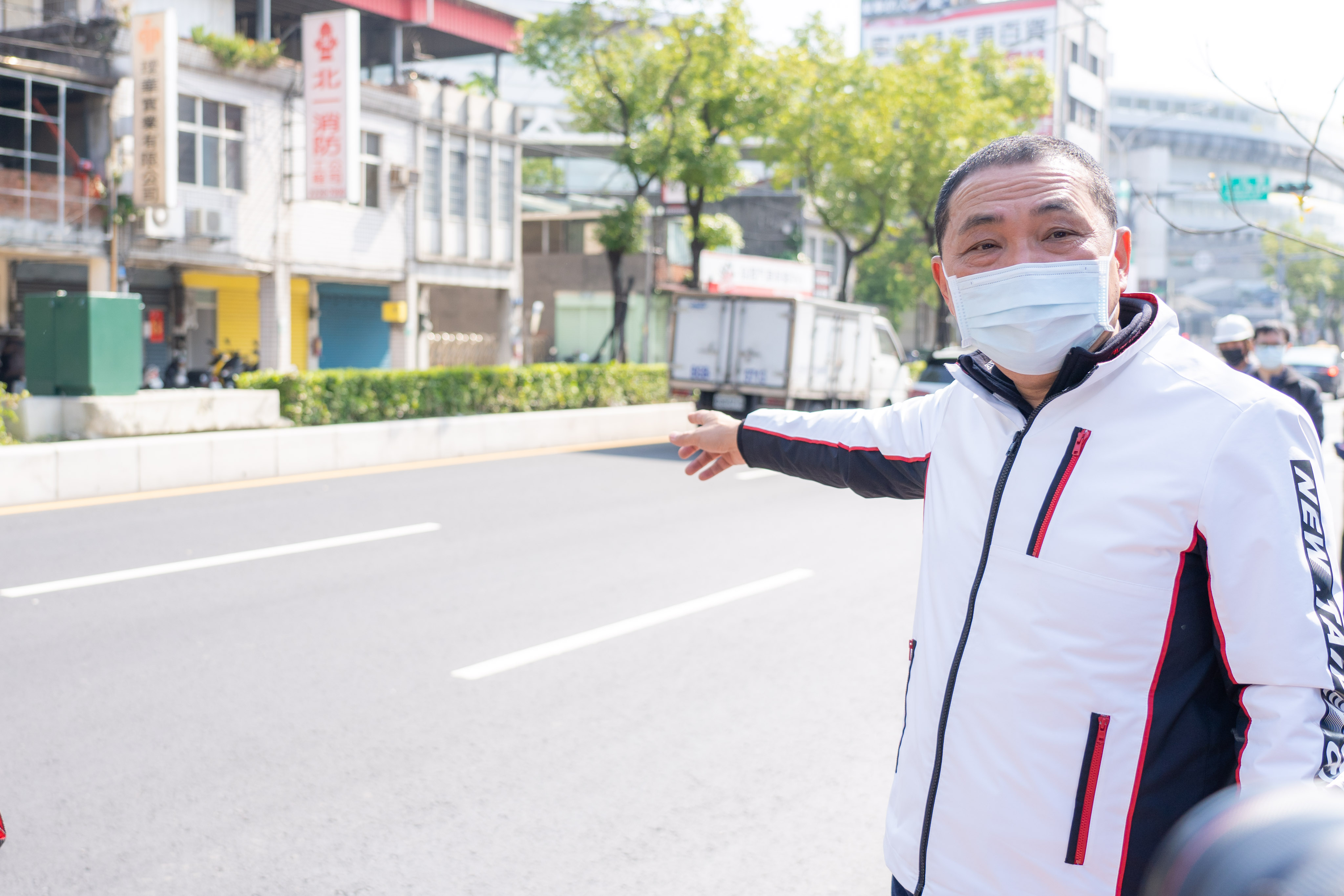 新北市積極改善道路人行道及變電箱阻礙等問題，提供市民更加安全友善的通行環境