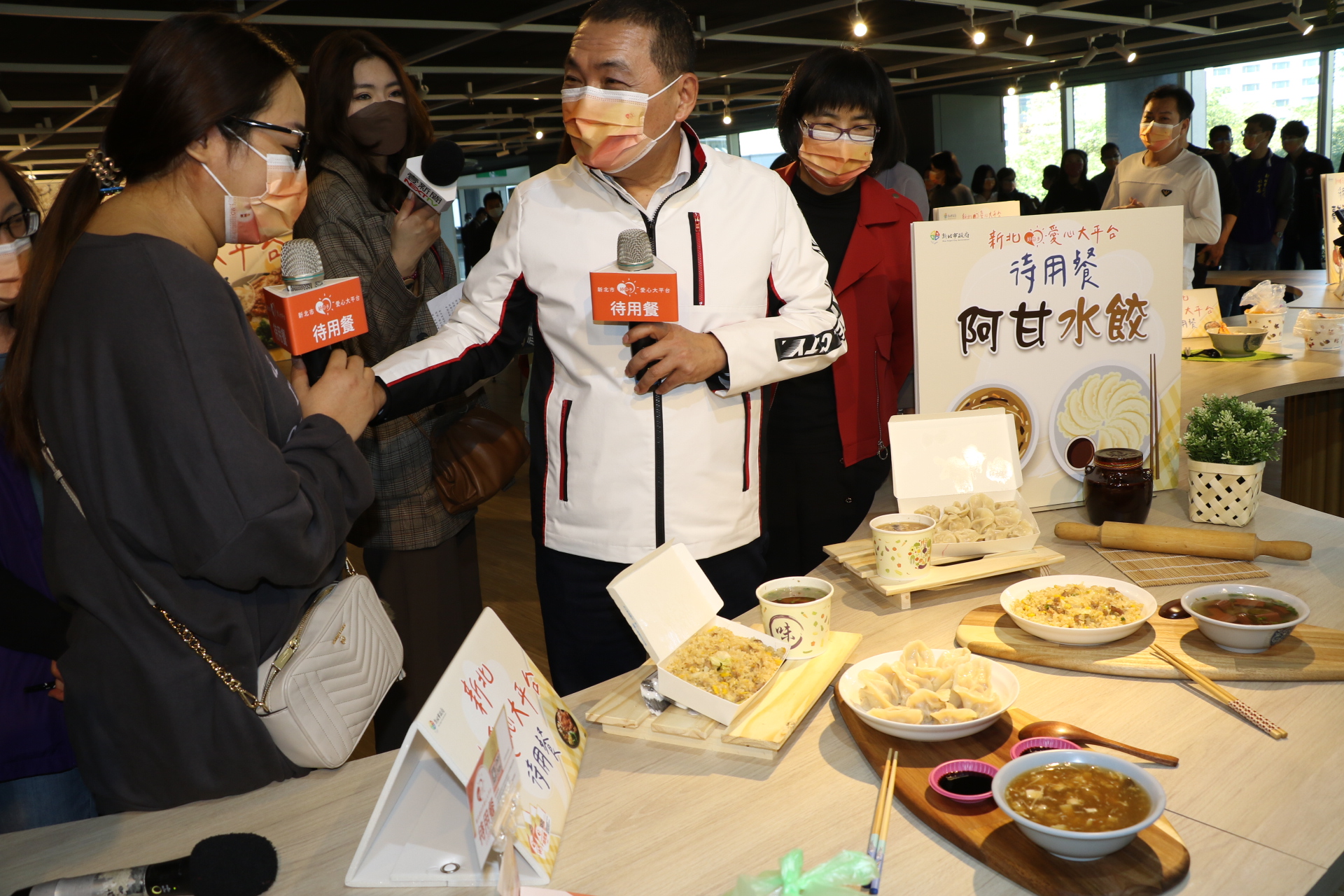 侯友宜感謝阿甘水餃加入新北好日子待用餐