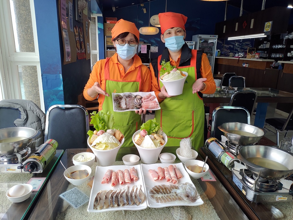 主打在地特色的食材，新鮮上桌，歡迎到訪遊客品嚐