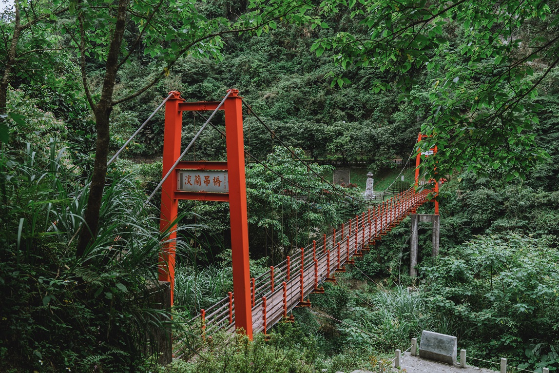 踏上朱紅色淡蘭吊橋來場淡蘭古道南路之旅