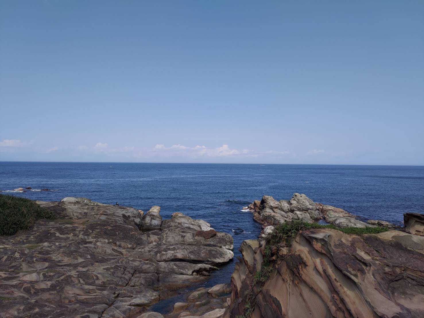 怪石嶙峋的海岸