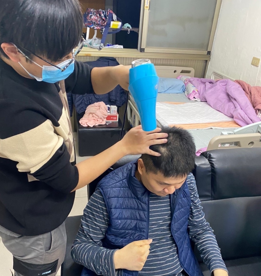 為鼓勵更多男性加入照顧服務領域，新北勞工局所屬職訓中心今年首度針對照顧服務員開設男性優先班