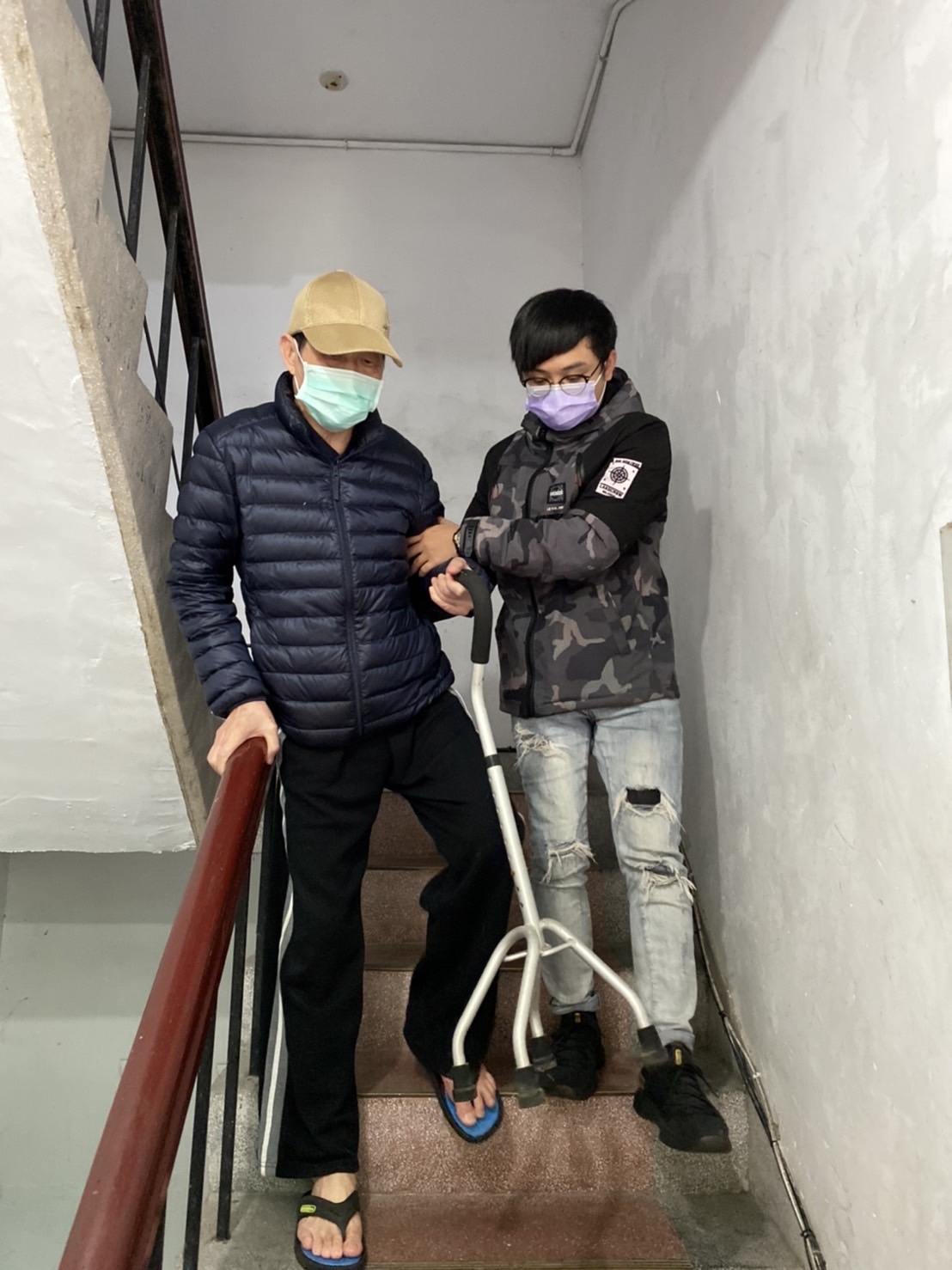 陳懷恩訓後順利進入機構工作，突破性別刻板印象，受到阿公阿嬤們信任，案量跟收入都很穩定