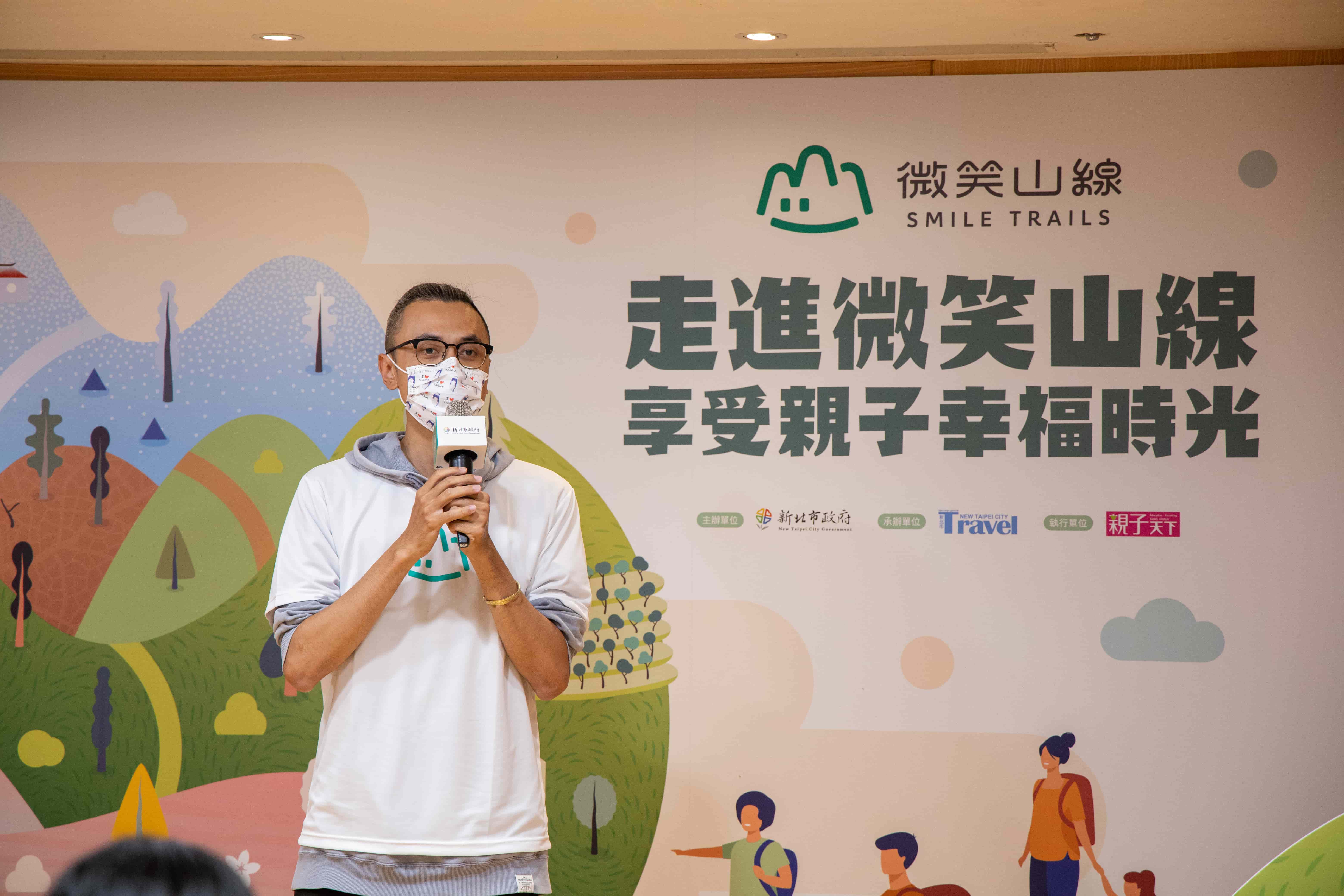 知名旅遊作家藍白拖表示，每次和孩子一起爬山，都成為成長中點滴的共同記憶。