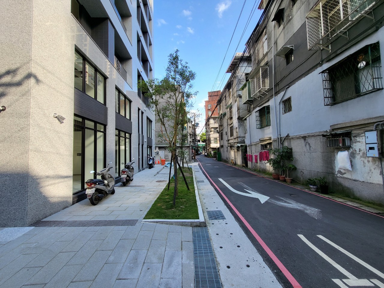 小巷弄退縮空間供人行避免與車爭道