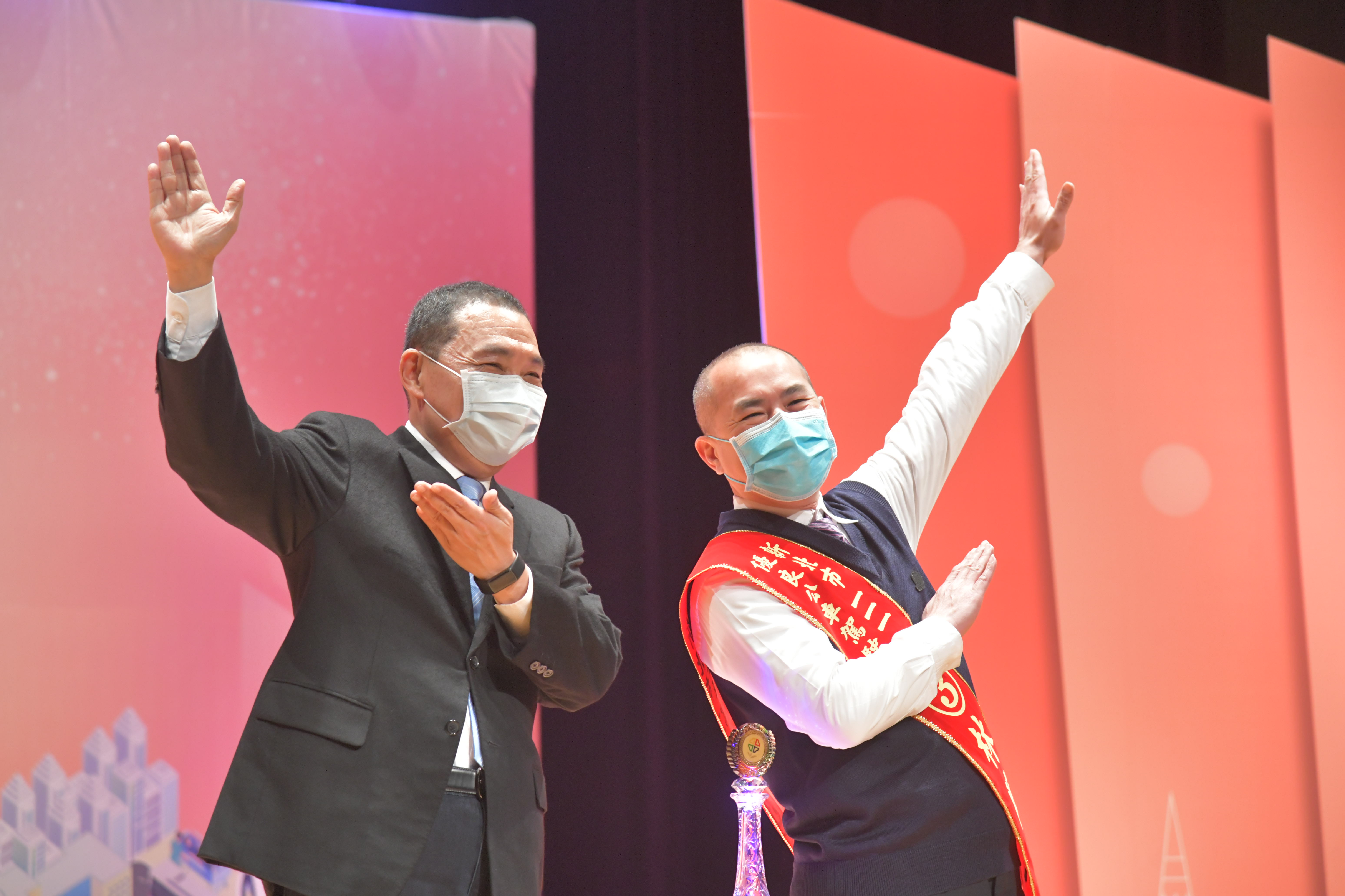 模範勞工與優良公車及計程車駕駛表揚活動，侯友宜市長感謝公車、計程車等運輸業駕駛面對疫情挑戰仍無私奉獻提供服務