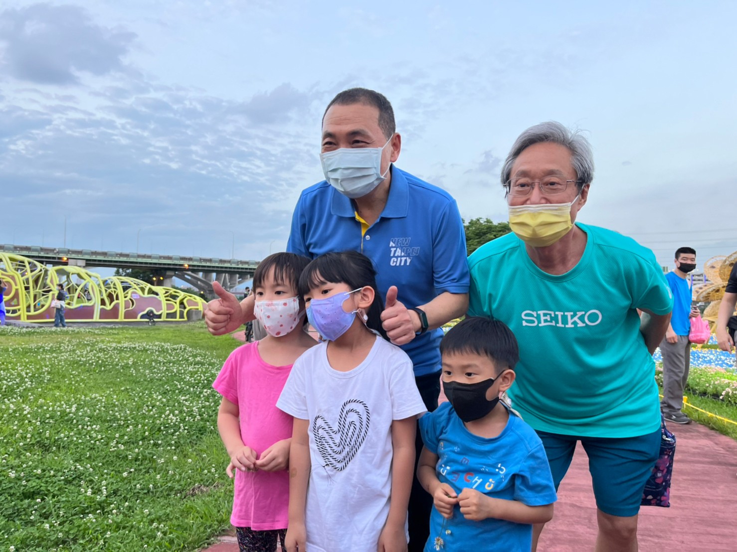 今(23)天開展民眾在現場與裝置藝術拍照打卡分享，就能免費玩扭蛋機，限量500份