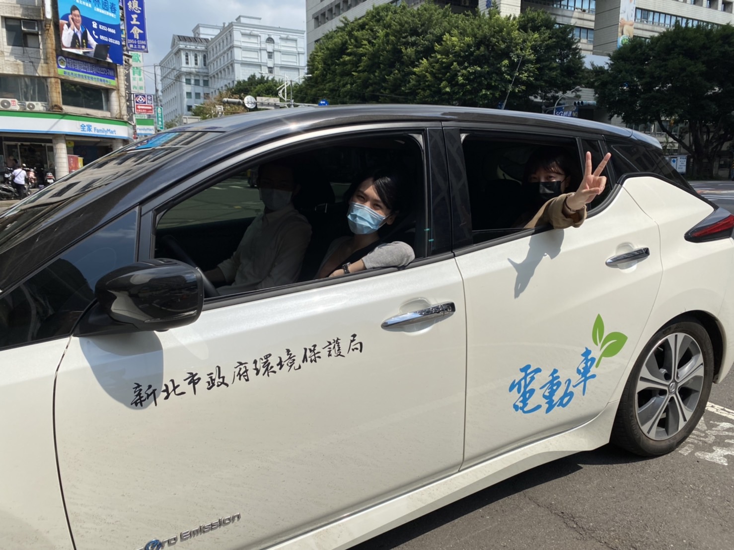 4.新北市於運輸部門規劃零碳方案與目標期程，優先將新北市公務車輛全面電動化，並藉由公部門先行示範，逐步推動至私部門.jpg