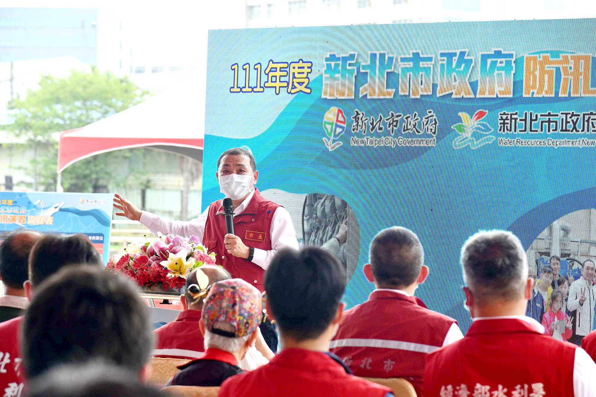 侯友宜市長強調「拚防疫也要拚防汛」，從災前準備、災中應變到災後重建都要全力以赴，守護民眾安全。