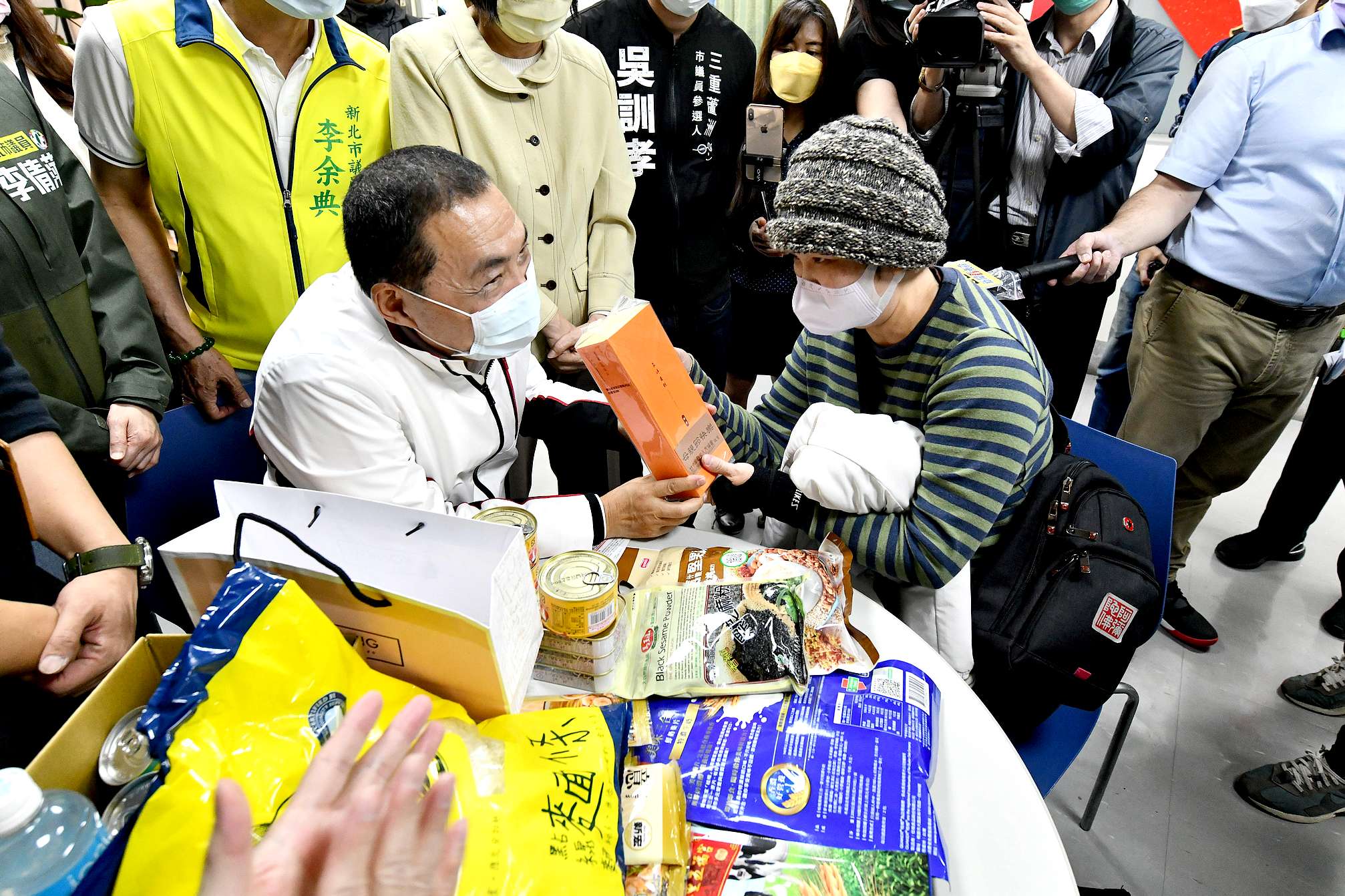 市長侯友宜關懷弱勢個案秦小姐，希望各界積極給予弱勢家戶協助。