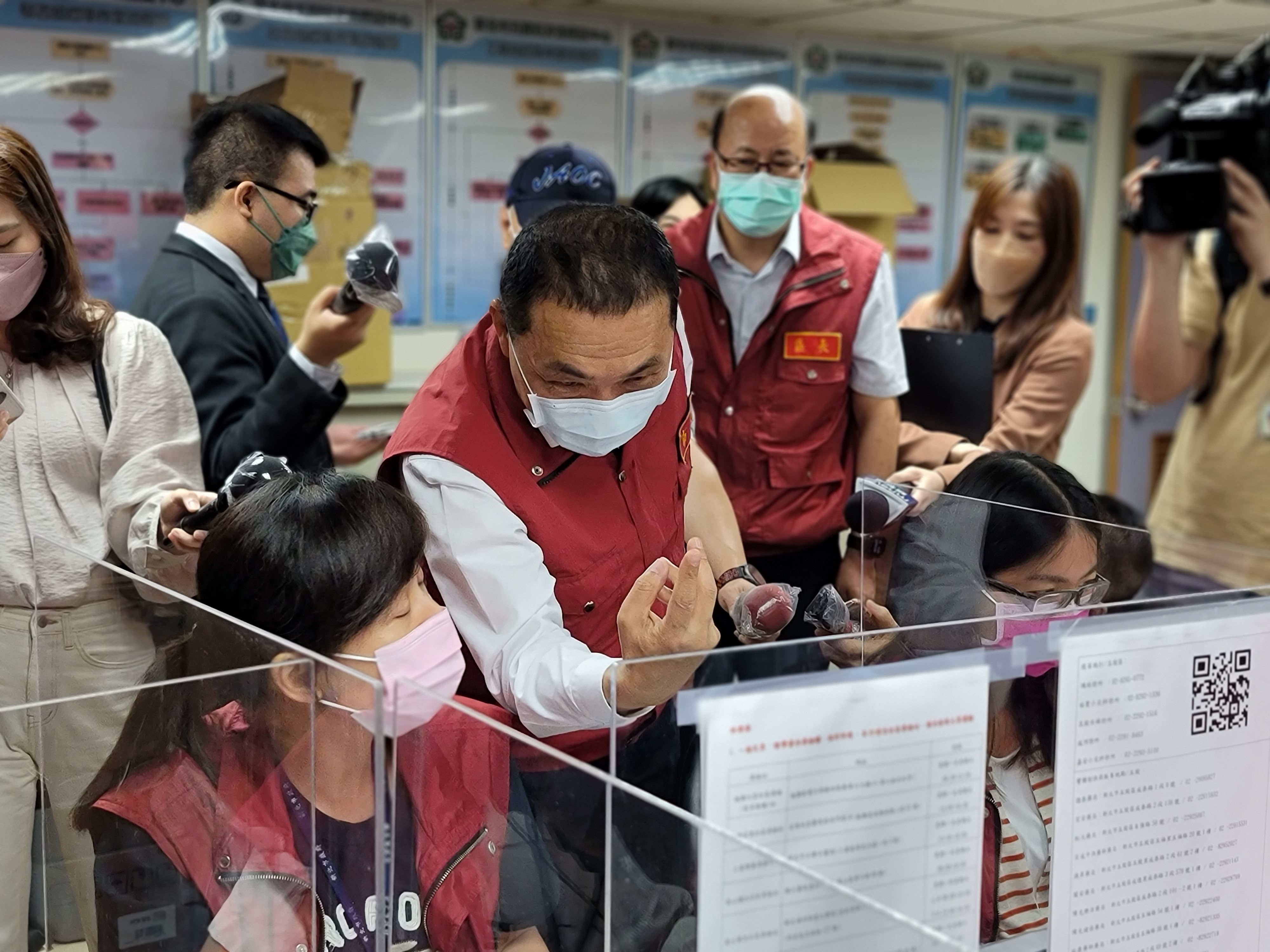 市長侯友宜訪視五股居家關懷中心運作情形