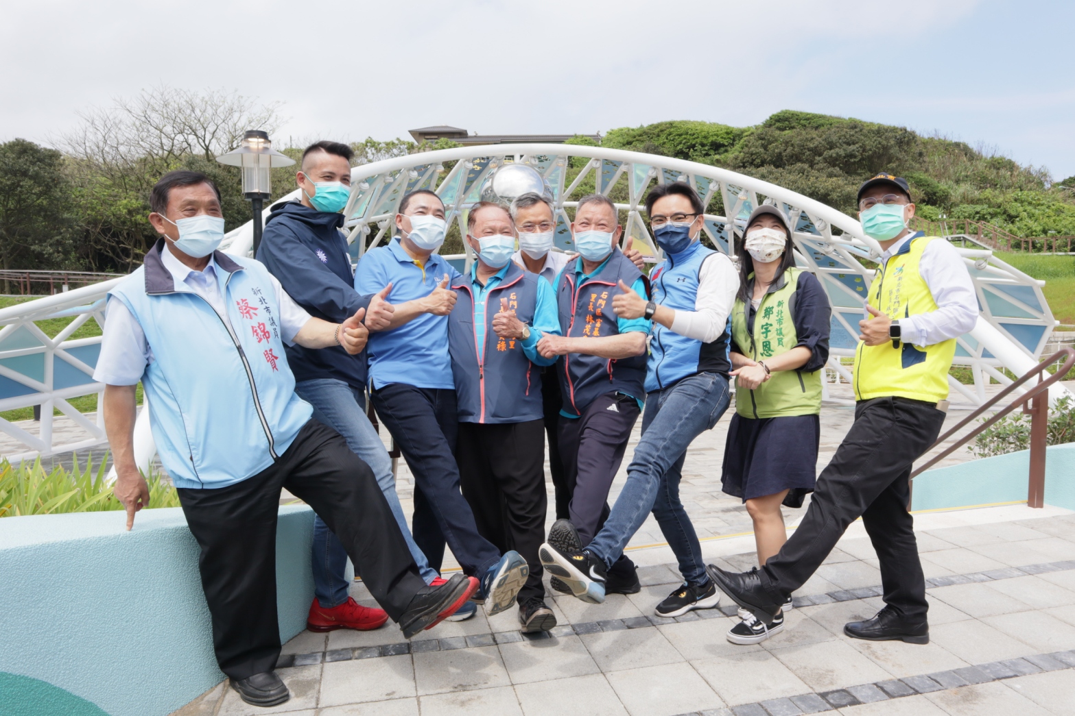 新北市長侯友宜主持石門「幸福雙心公園」啟用典禮，並和多位民意代表一起邀請民眾到這座位於全台灣最北、最美麗的公園體驗