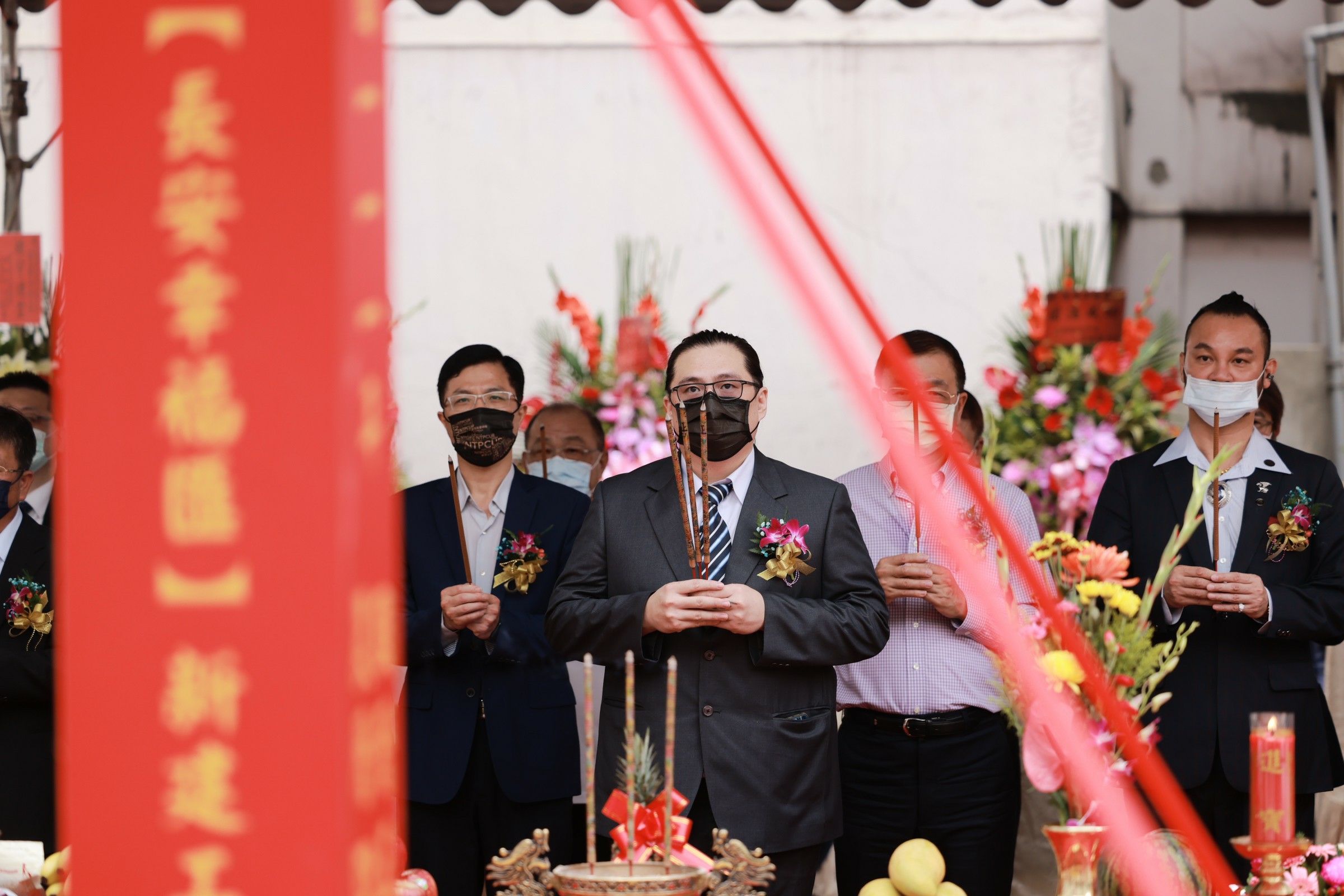 上香祝禱工程順利