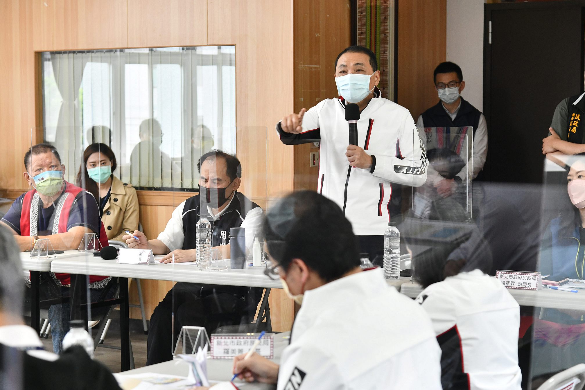 侯友宜聽取里長建議，指示相關局處盡力去做。