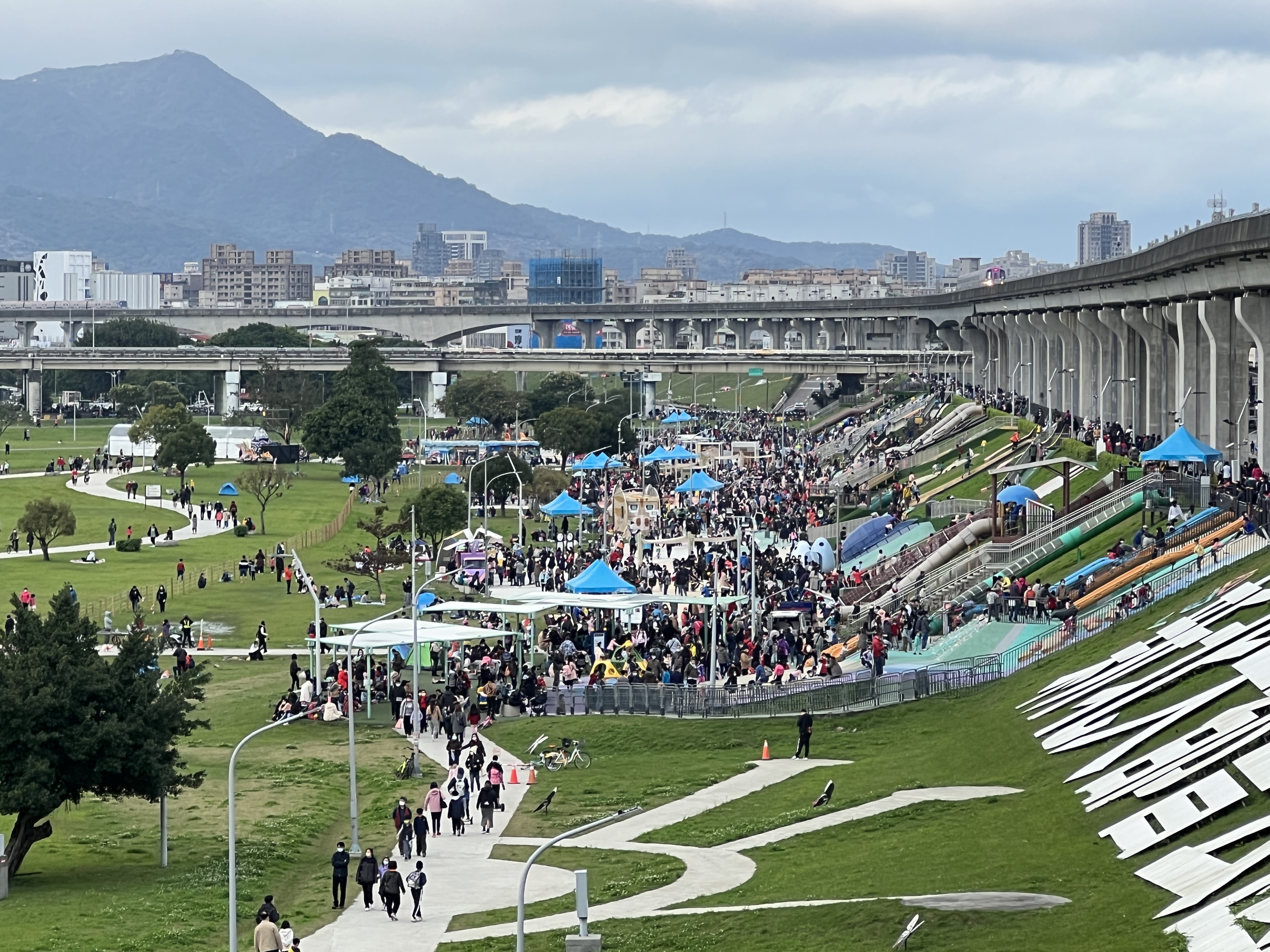 令大人小孩失控的熊猴森樂園位於新北大都會公園