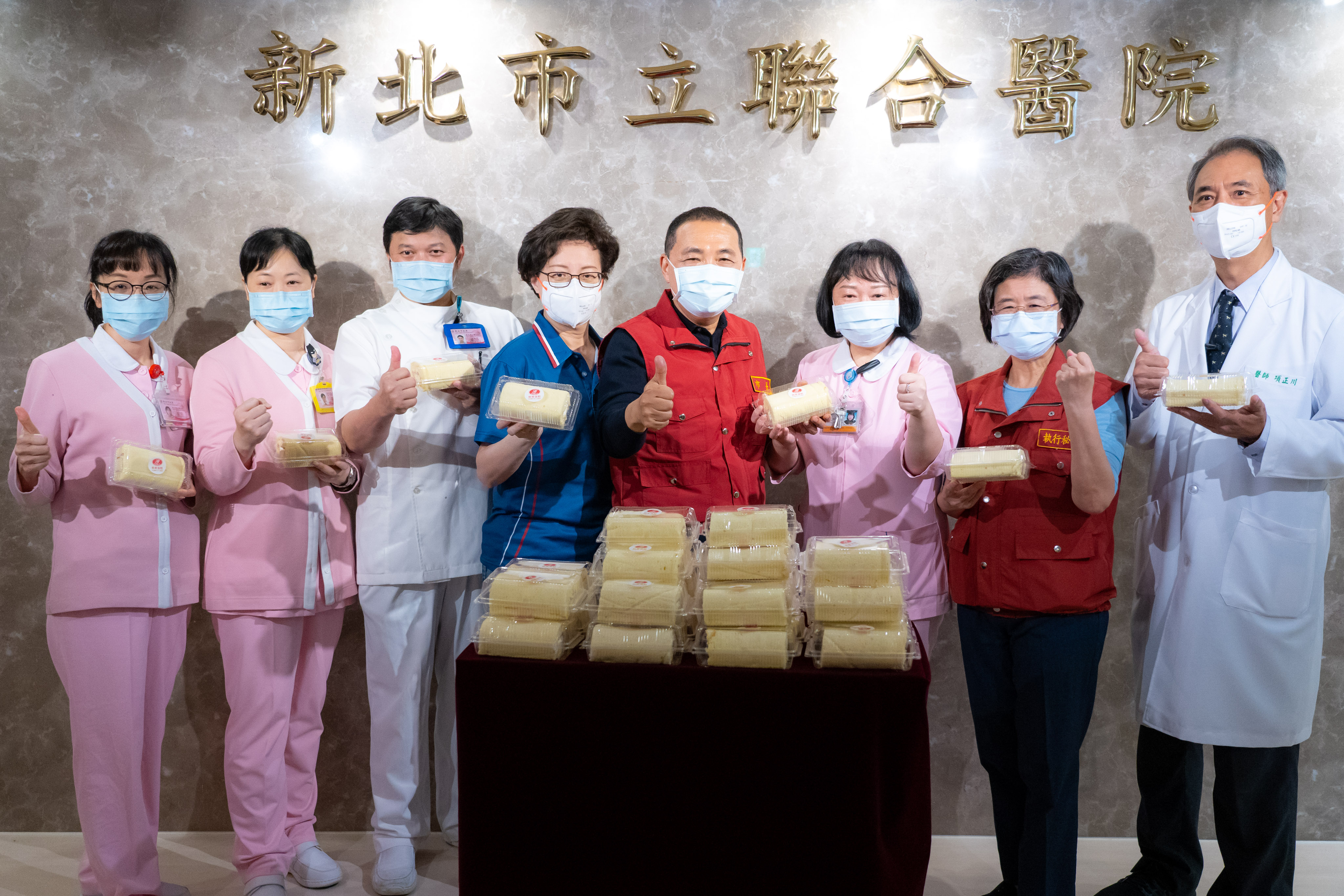 侯友宜市長護師節慰問新北聯醫醫療團隊