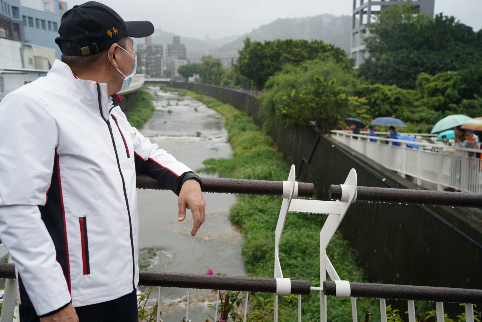 原本是水泥三面光的河道，現在將河道營造為接近大自然樣貌的河川，為全國的都市型近自然河川樹立新的典範