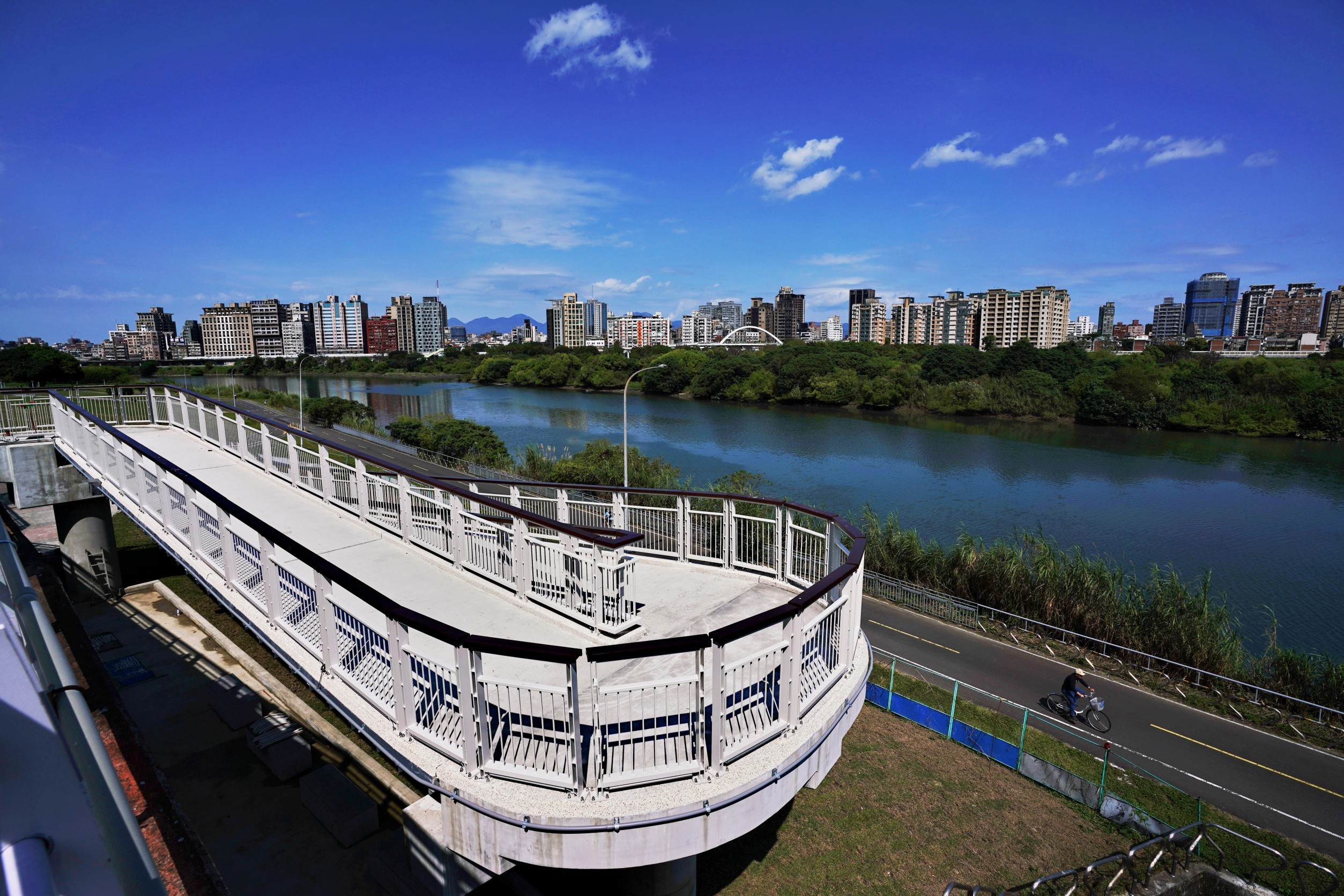 河濱無障礙坡道
