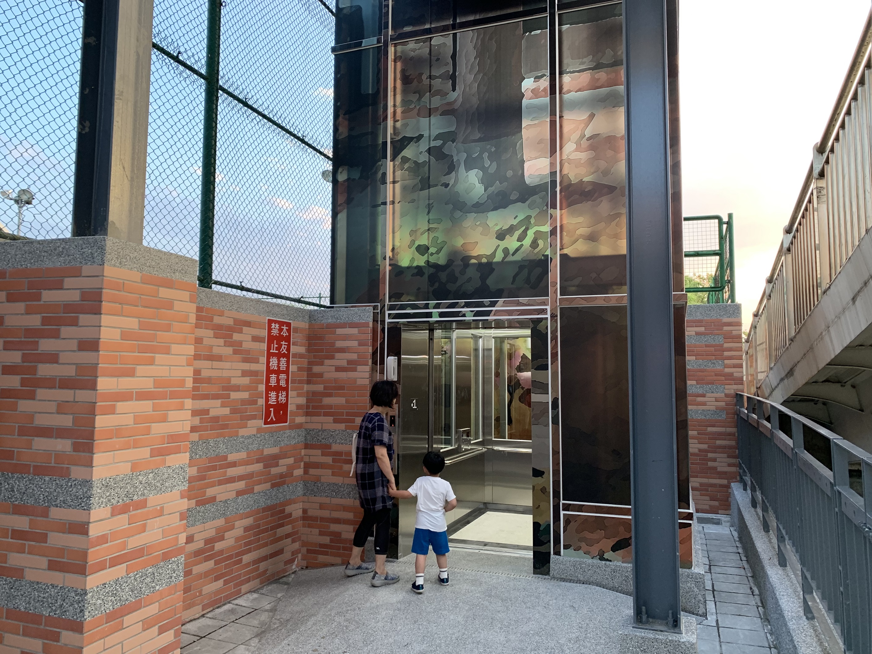 新月橋電梯