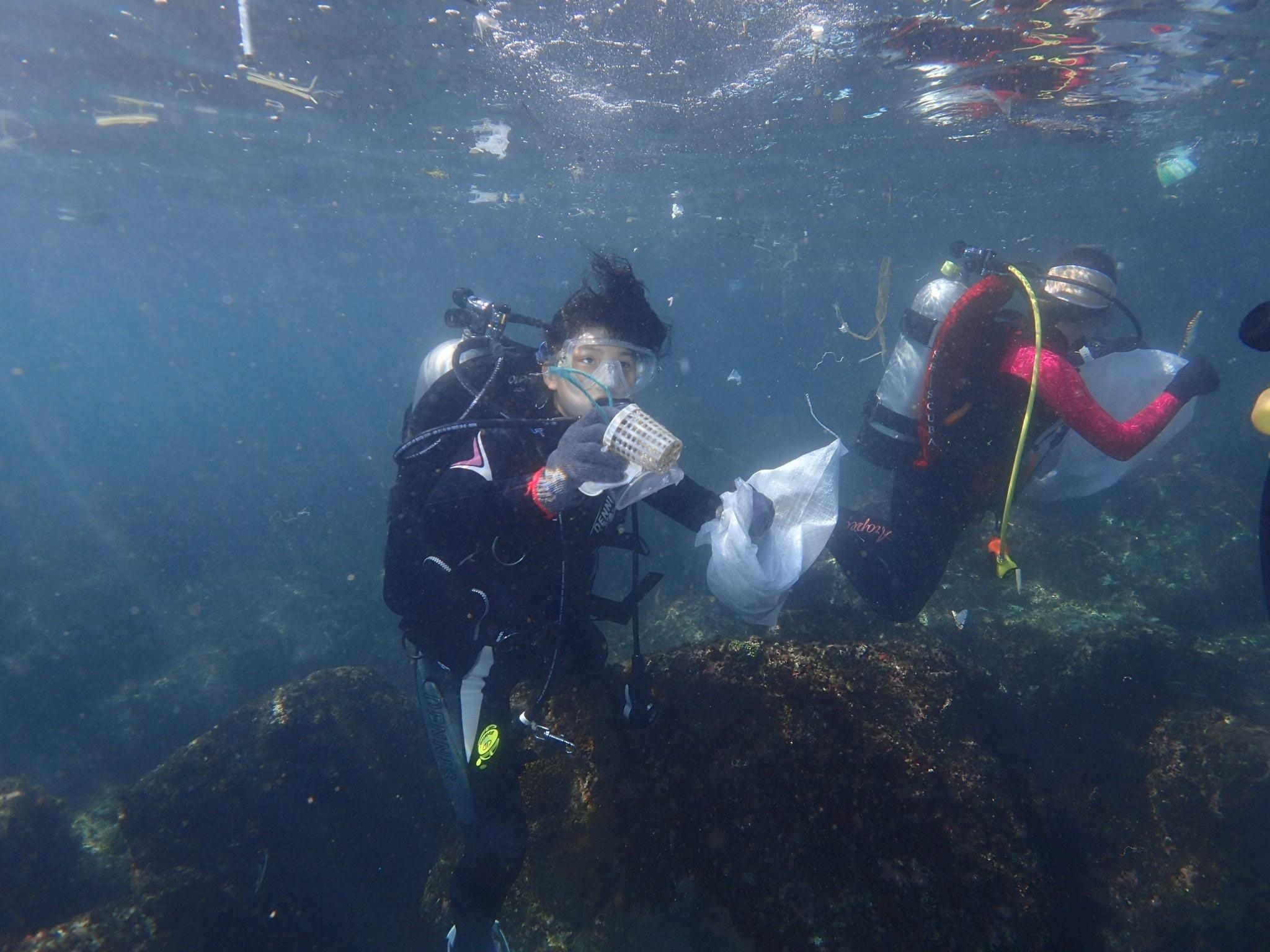 8.「潛海戰將」自發清除海下垃圾