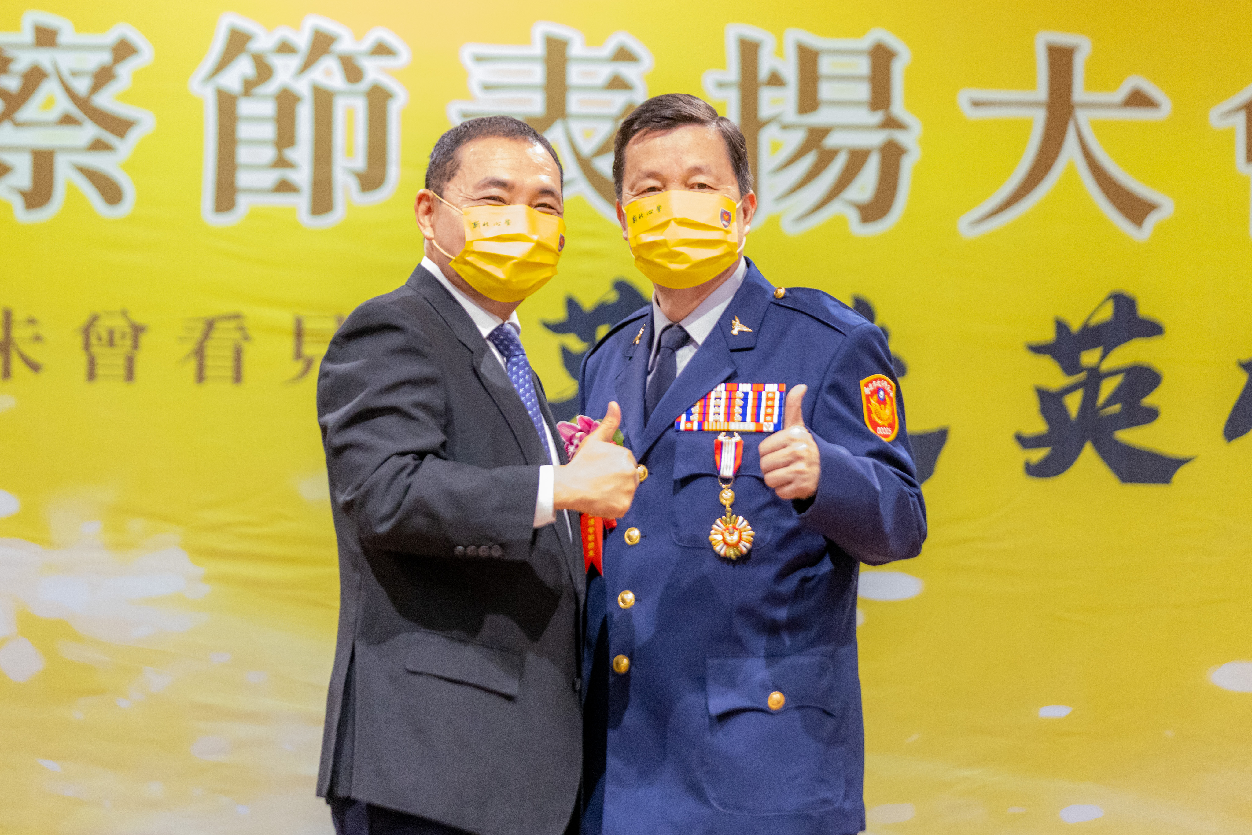 111年第44屆警察節慶祝大會，侯友宜市長頒獎表揚資深績優警察