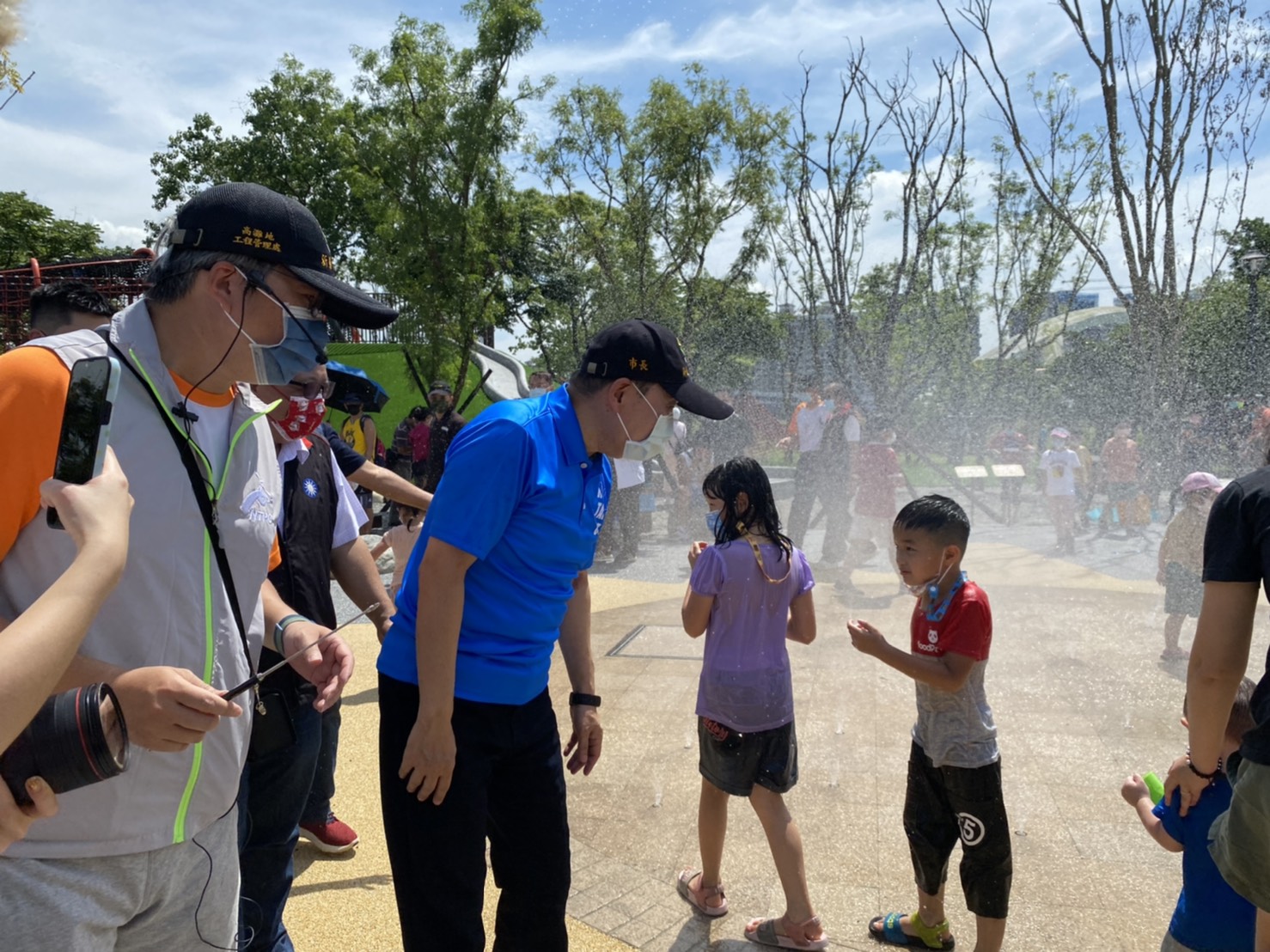 內噴水時間為5月至9月，每日早上9點至晚上7點，每30分鐘噴水15分鐘