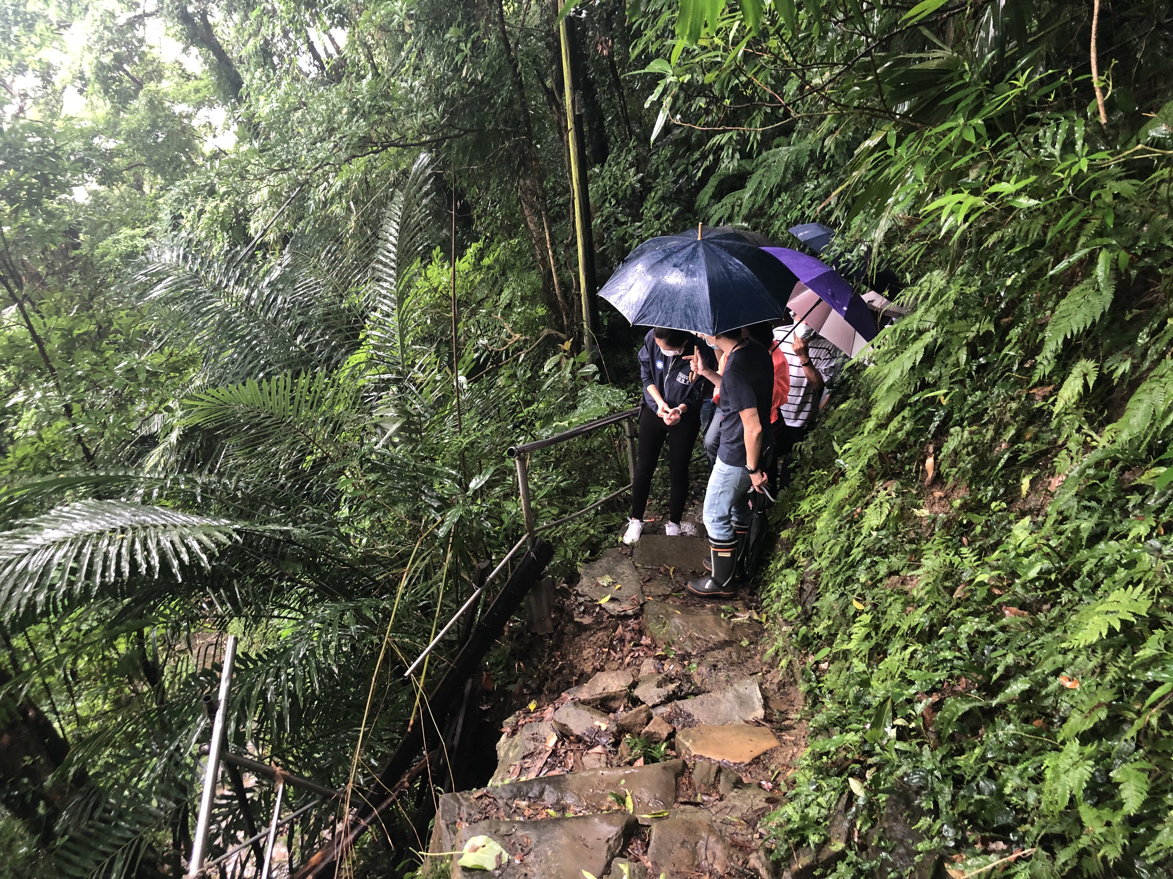 登山步道坍方