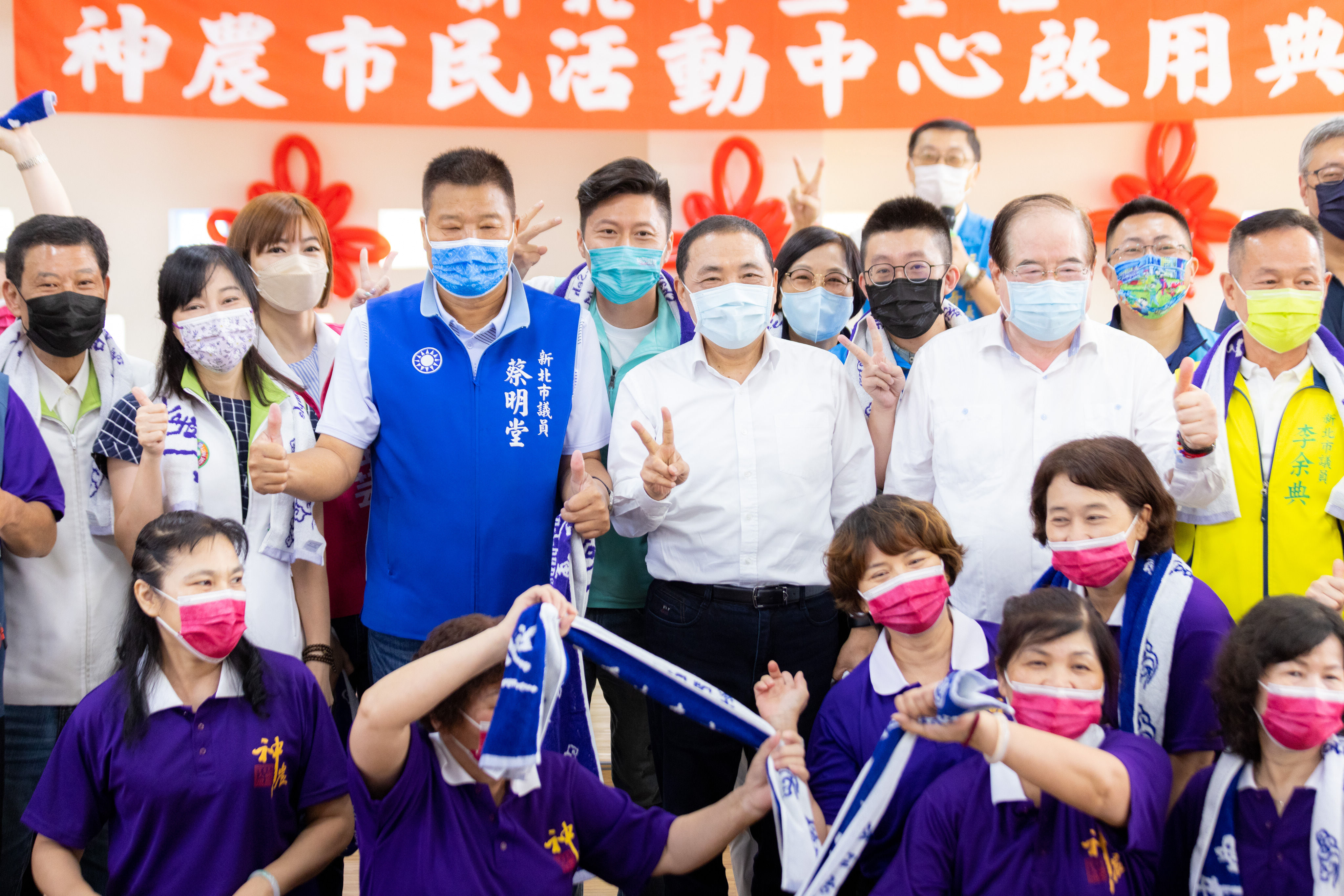 三重區神農市民活動中心結合1樓公托服務，日照中心及神農百草公園，多元化設計方便市民使用