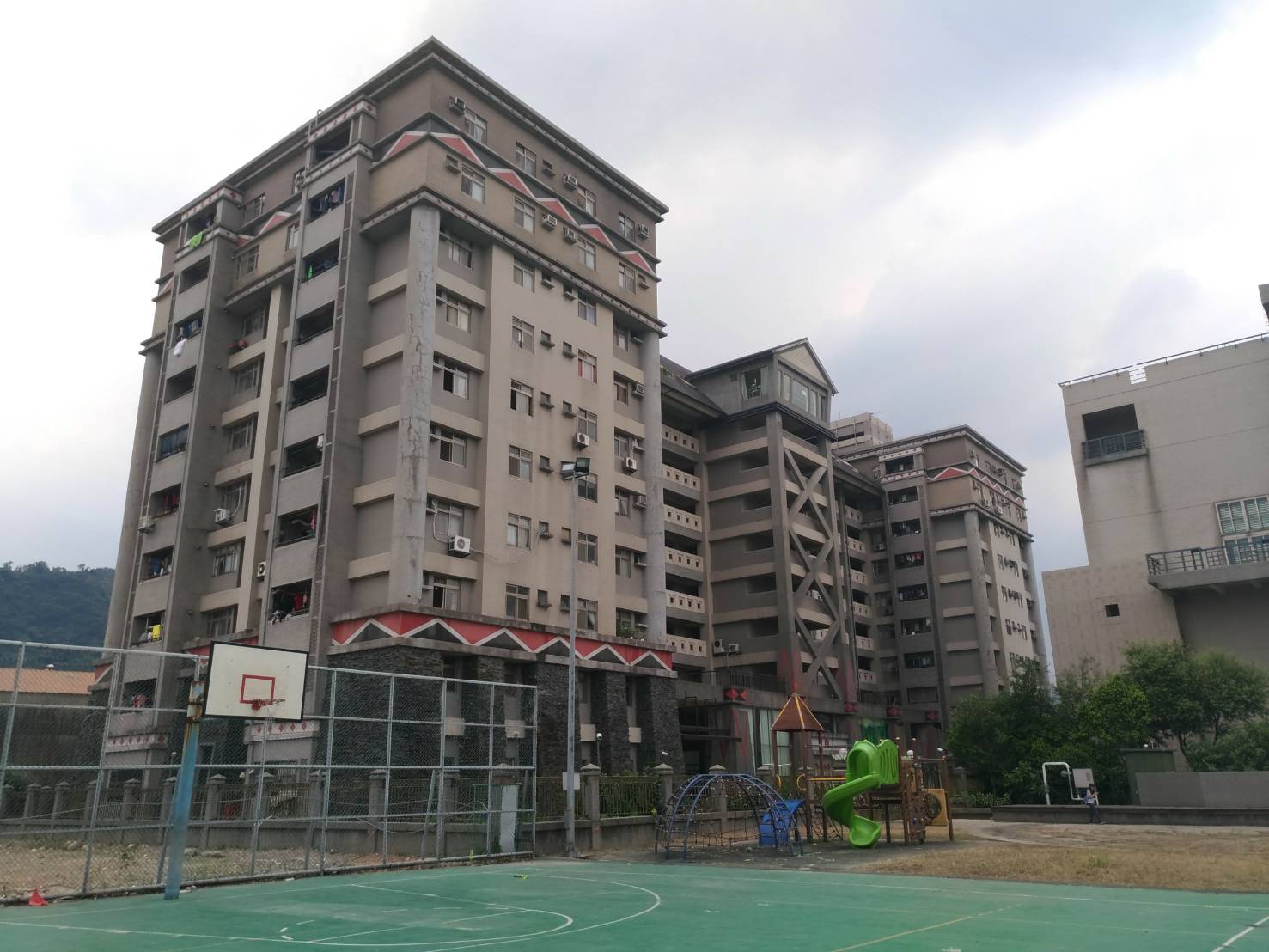 ▲111年6月27日在三峽隆恩埔社會住宅辦理到期戶說明會。(圖/新北市政府原住民族行政局提供)