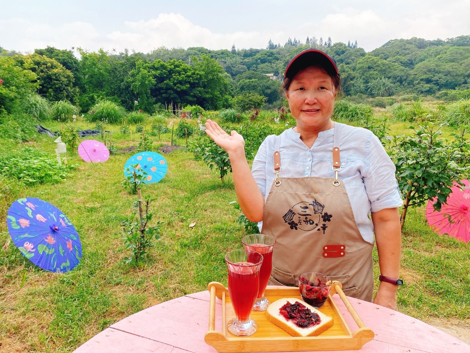 三和社區在地農產品如，洛神花茶、蘋果醋、左手香防蚊乳、柑橘精油洗手乳等，到訪之際也別忘了支持在地小農