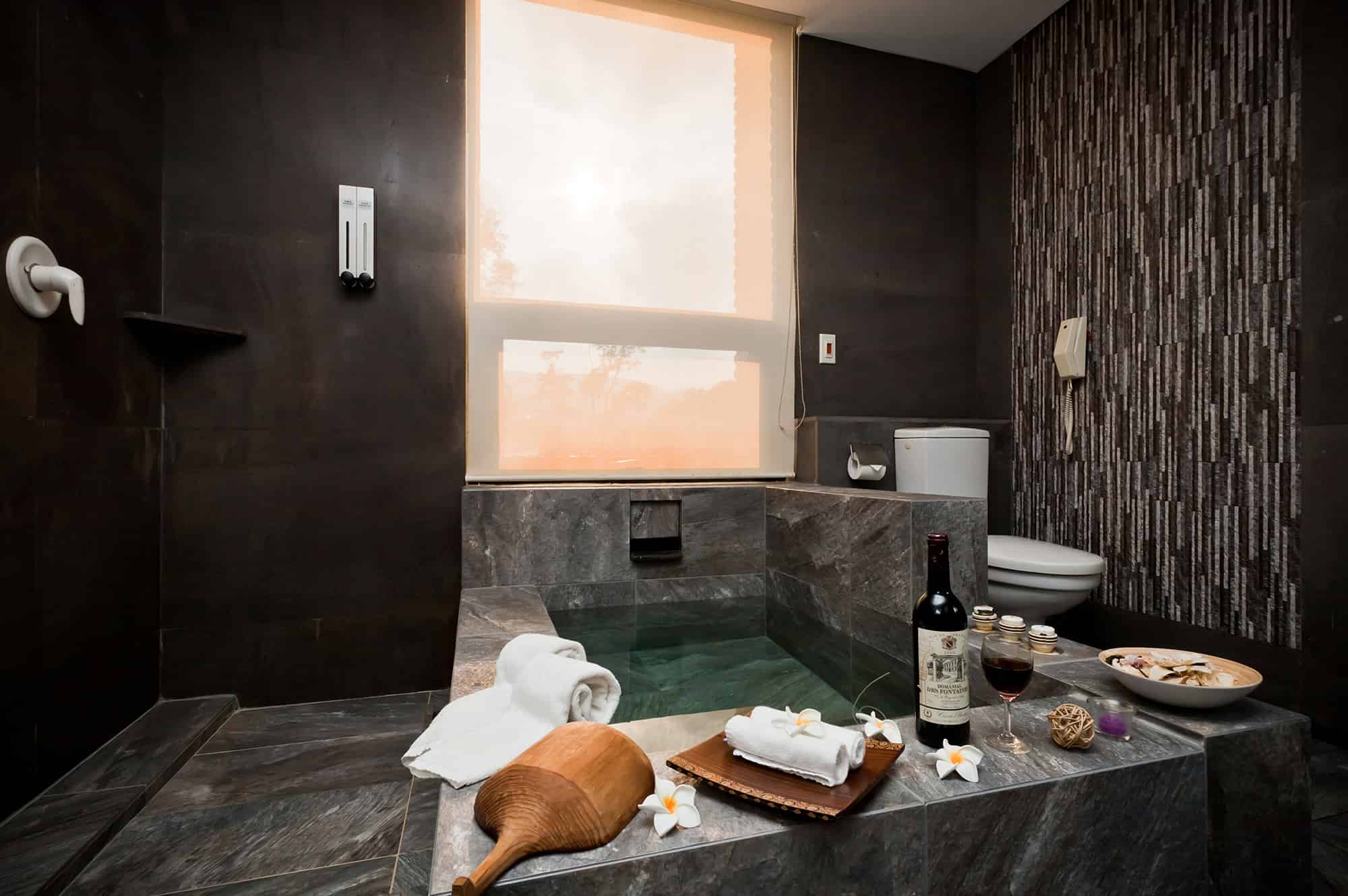 沐舍溫泉渡假酒店平日入住雙人房（日~四）買一晚送一晚或買一房送一房