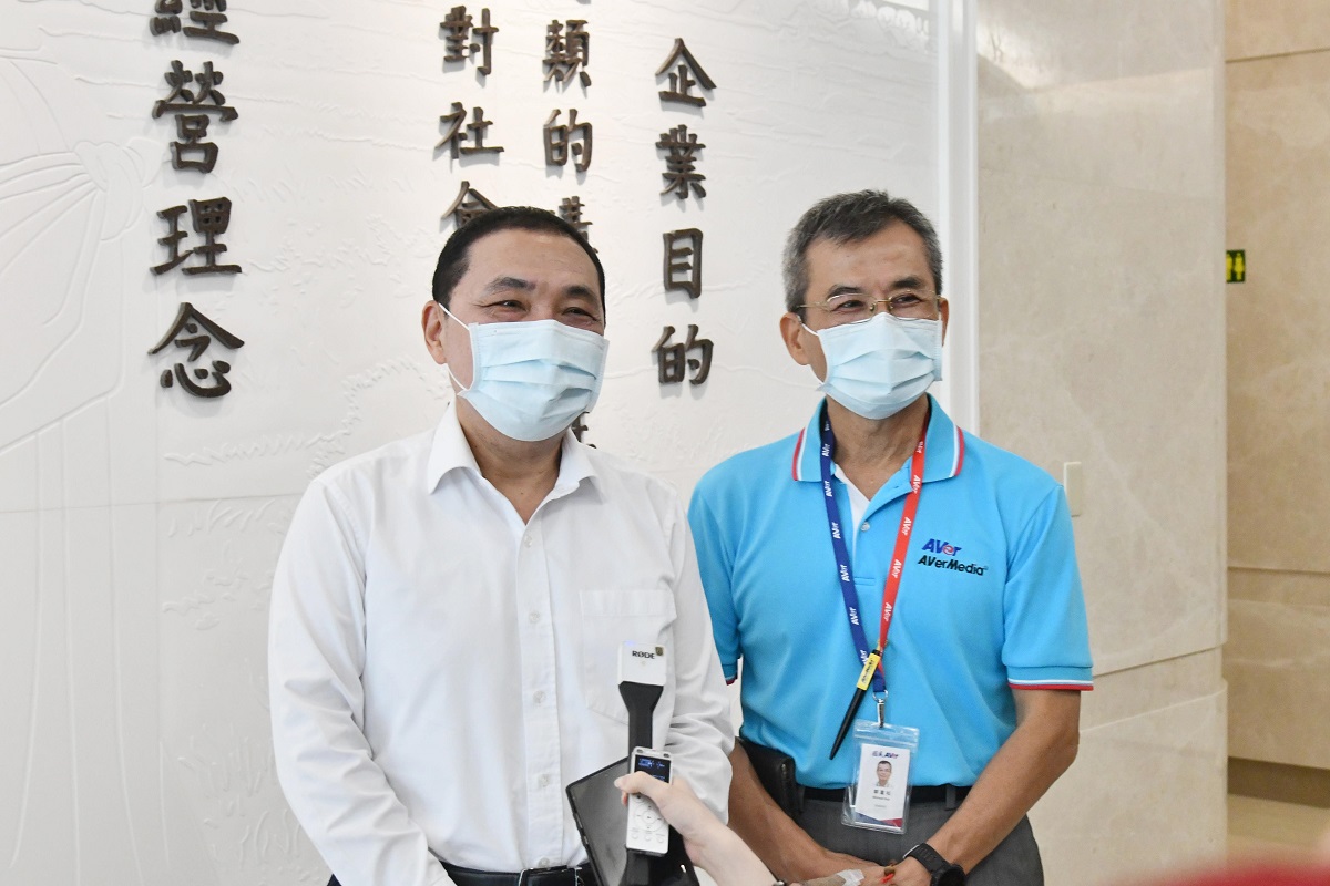 市長與郭董事長一見如故