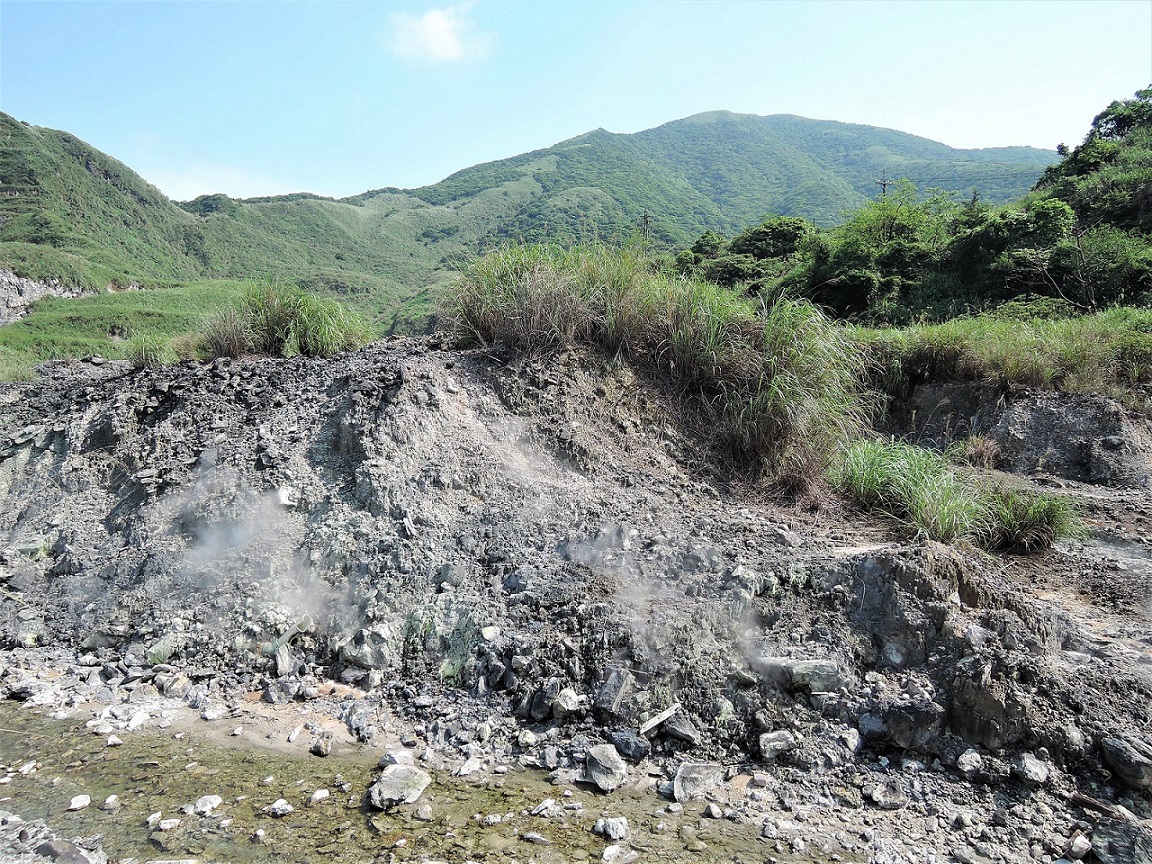 金山硫磺子坪為新北首座地熱示範區，開發面積近2萬平方公尺，預計地熱設置量達4MW以上，年發電量達2700萬度電