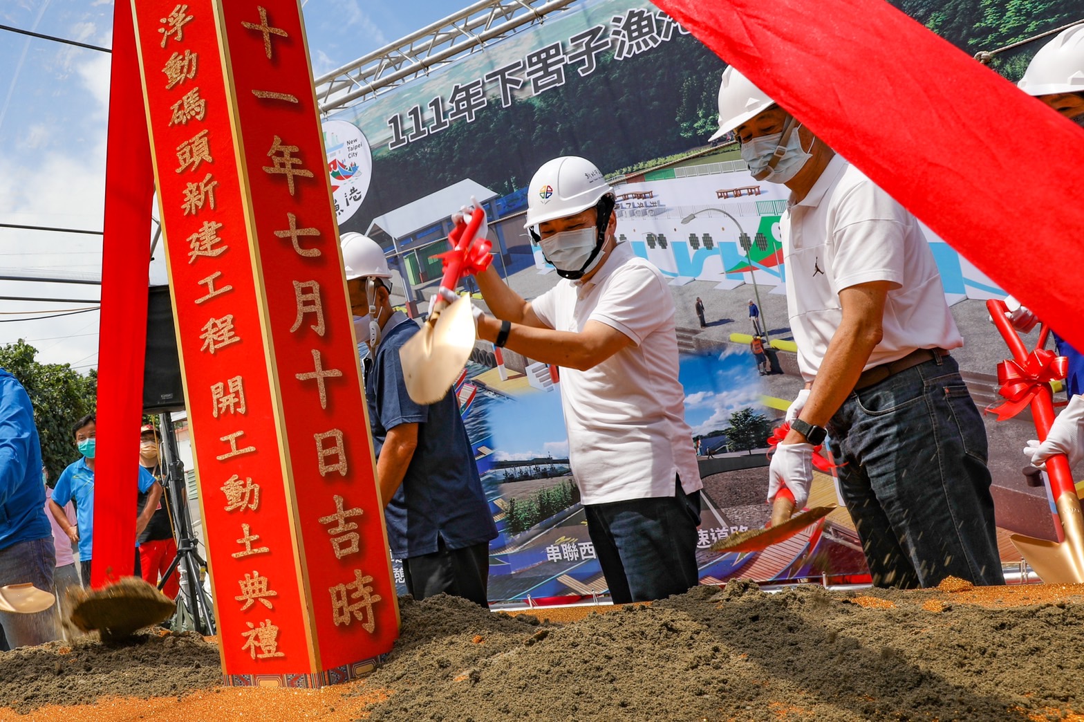 市長侯友宜及與會貴賓動土合影1