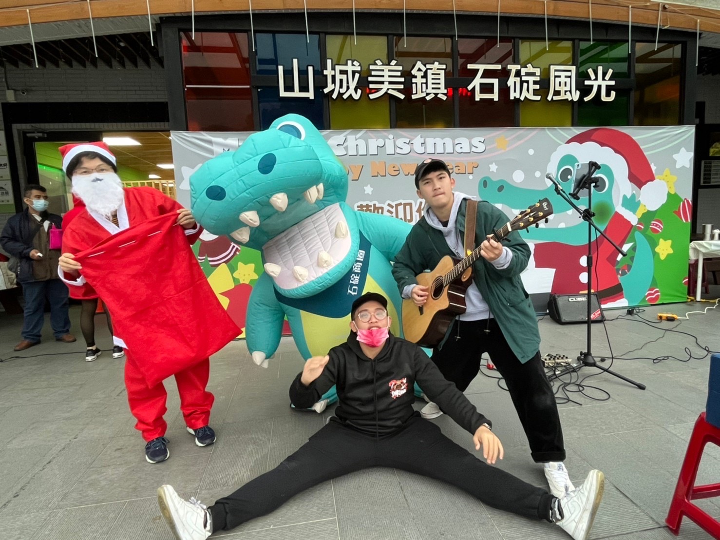 鱷魚變裝踩街，經票選鱷魚變裝最具特色者，最高享6000元，凡參加者即可獲得200元石碇商圈購物金
