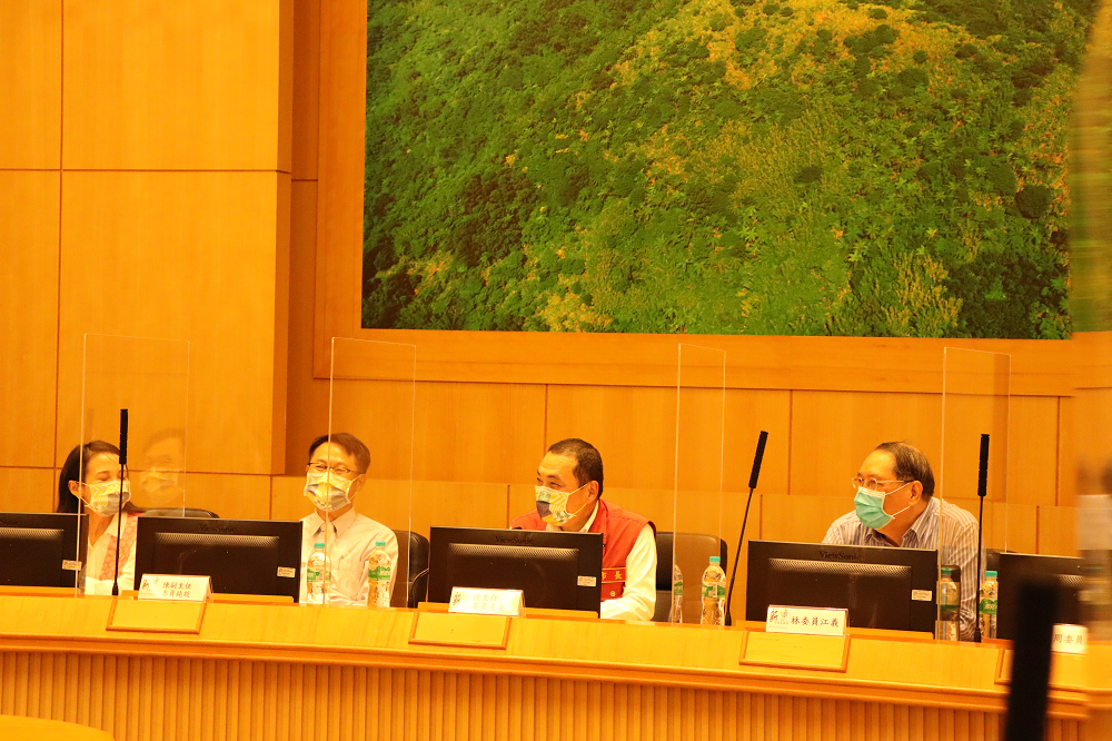 110年起設置原住民族語言發展委員會，由侯市長擔任主任委員，邀集原住民族領導人、族語教師及專家學者一起討論如何延續族語文化。(圖/新北市政府原民局提供)